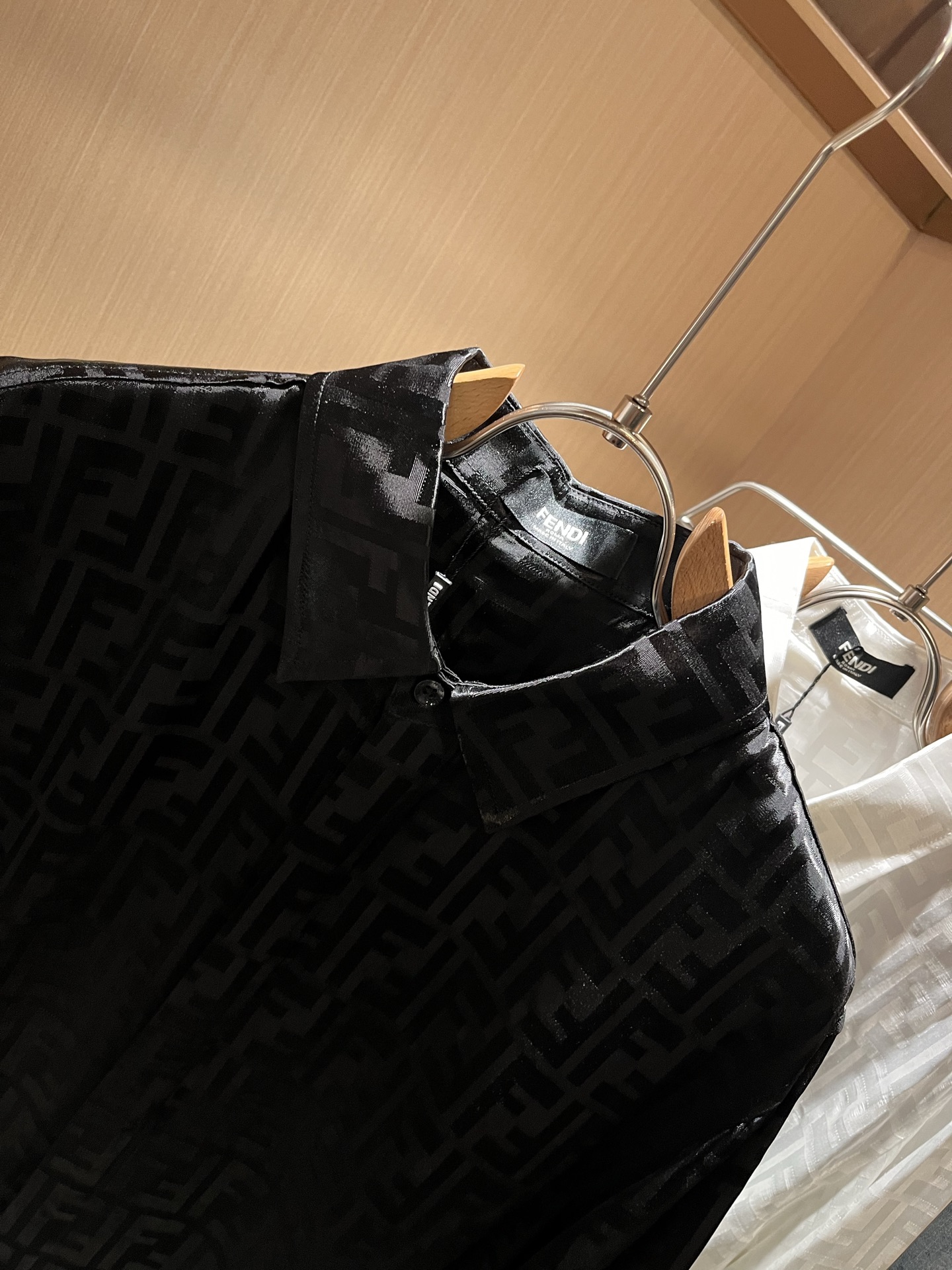  FEN*DI芬迪 2025秋季新款男士长袖衬衣，潮流轻奢新品登场 原单复刻产物 高端品质 市场最高版本