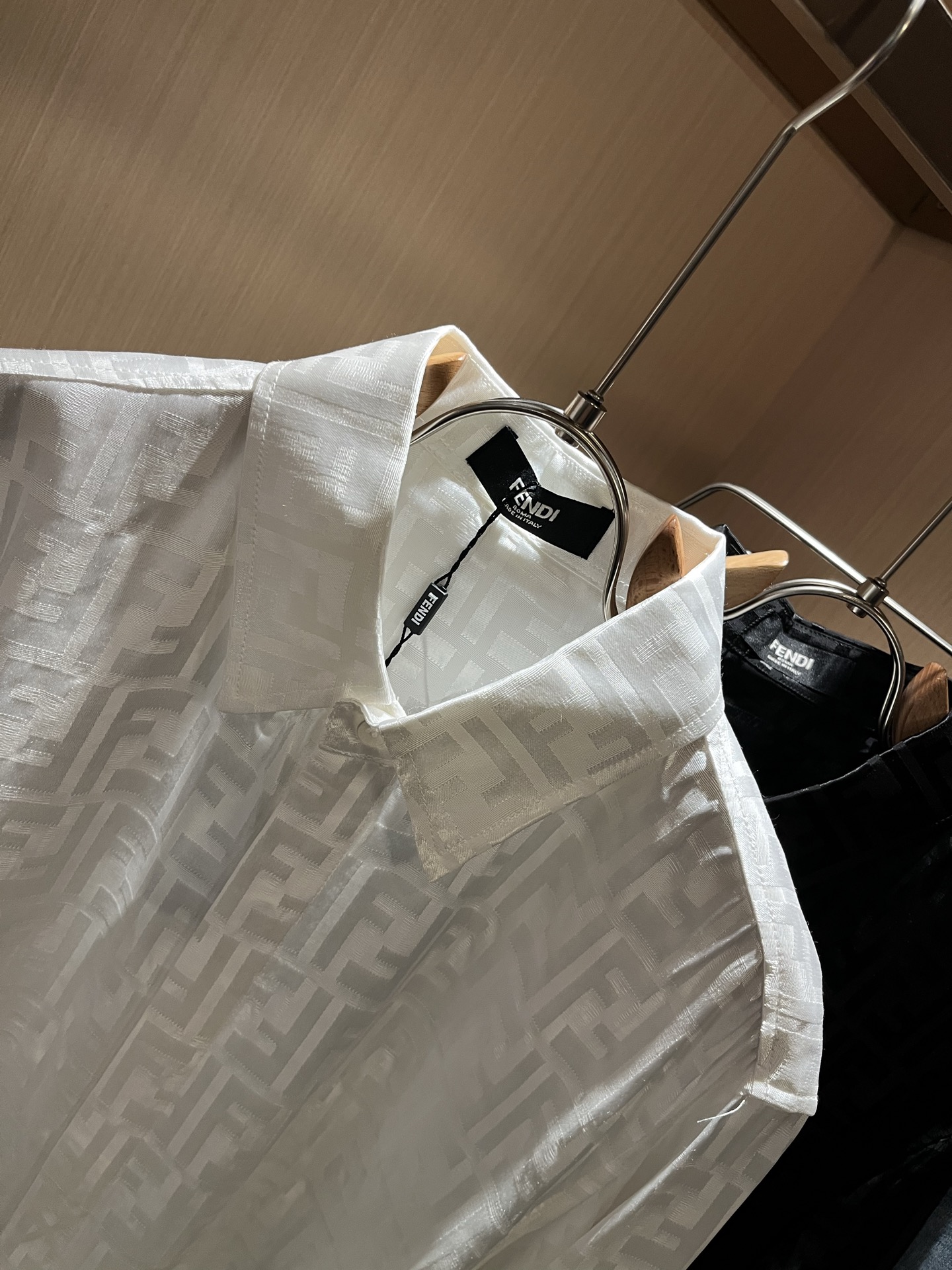  FEN*DI芬迪 2025秋季新款男士长袖衬衣，潮流轻奢新品登场 原单复刻产物 高端品质 市场最高版本