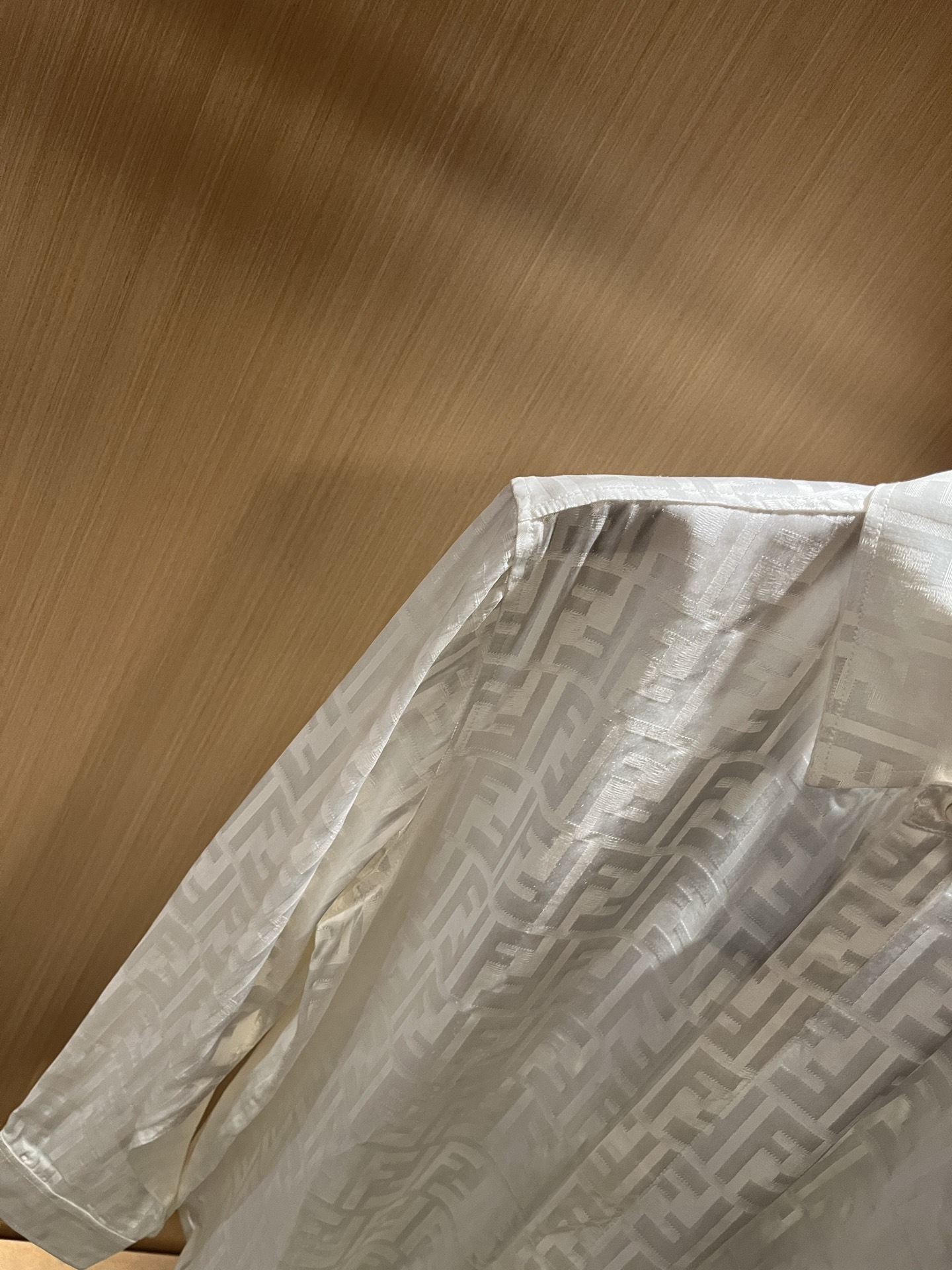  FEN*DI芬迪 2025秋季新款男士长袖衬衣，潮流轻奢新品登场 原单复刻产物 高端品质 市场最高版本