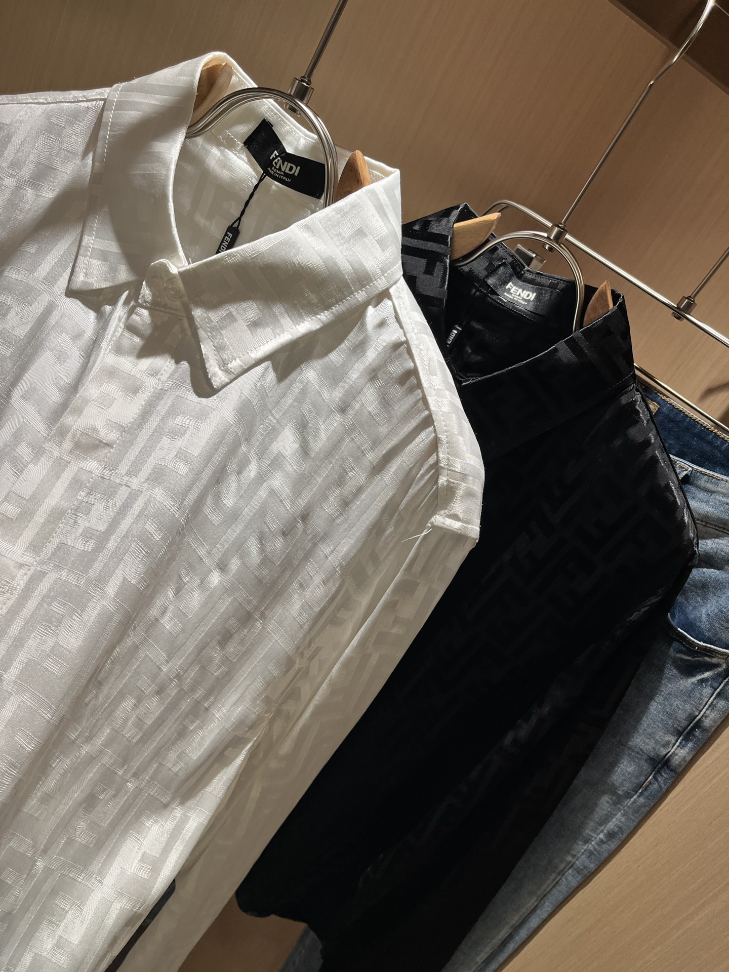  FEN*DI芬迪 2025秋季新款男士长袖衬衣，潮流轻奢新品登场 原单复刻产物 高端品质 市场最高版本