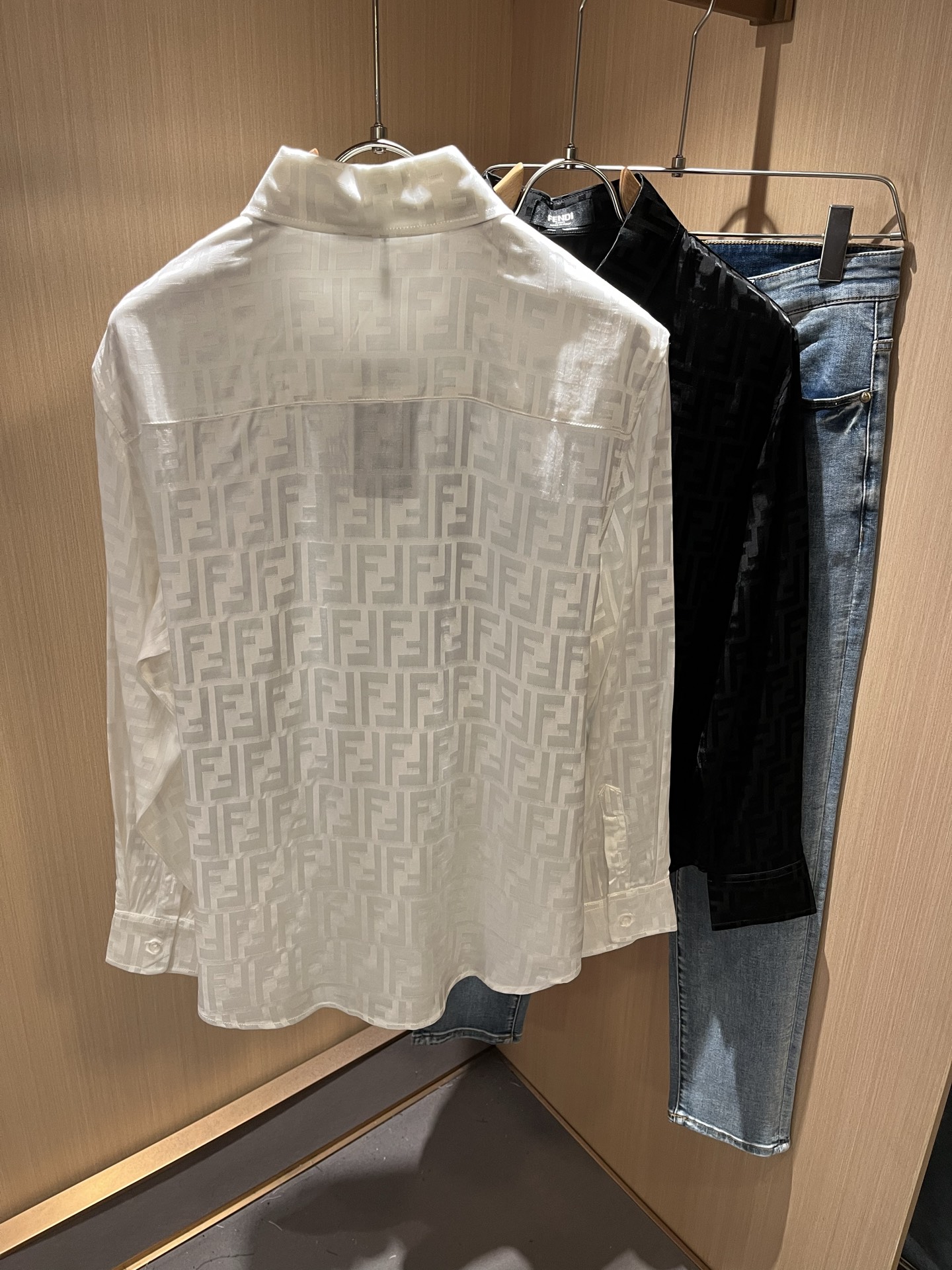  FEN*DI芬迪 2025秋季新款男士长袖衬衣，潮流轻奢新品登场 原单复刻产物 高端品质 市场最高版本