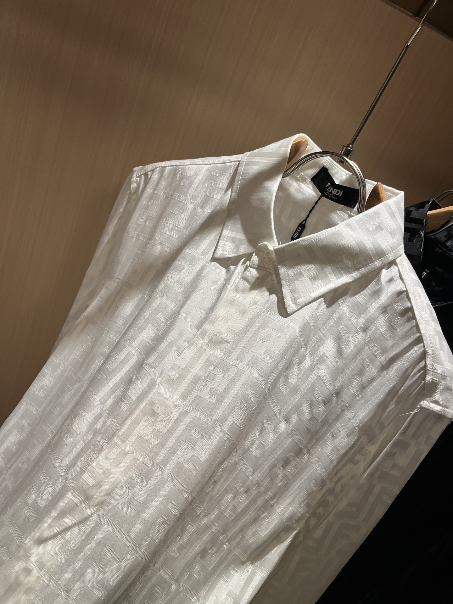  FEN*DI芬迪 2025秋季新款男士长袖衬衣，潮流轻奢新品登场 原单复刻产物 高端品质 市场最高版本