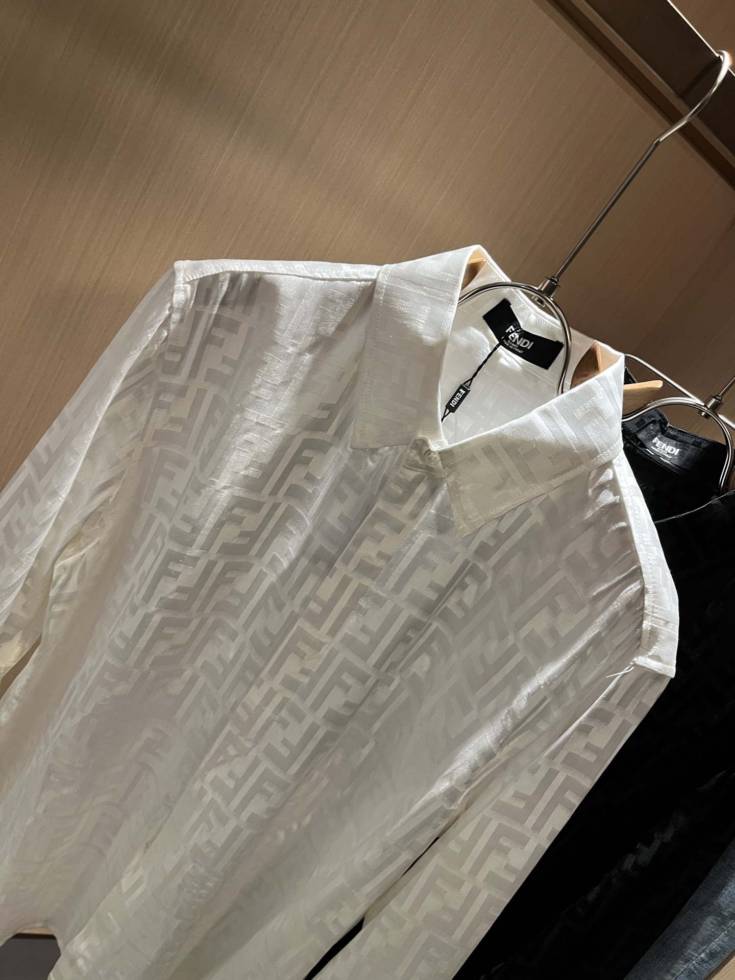  FEN*DI芬迪 2025秋季新款男士长袖衬衣，潮流轻奢新品登场 原单复刻产物 高端品质 市场最高版本