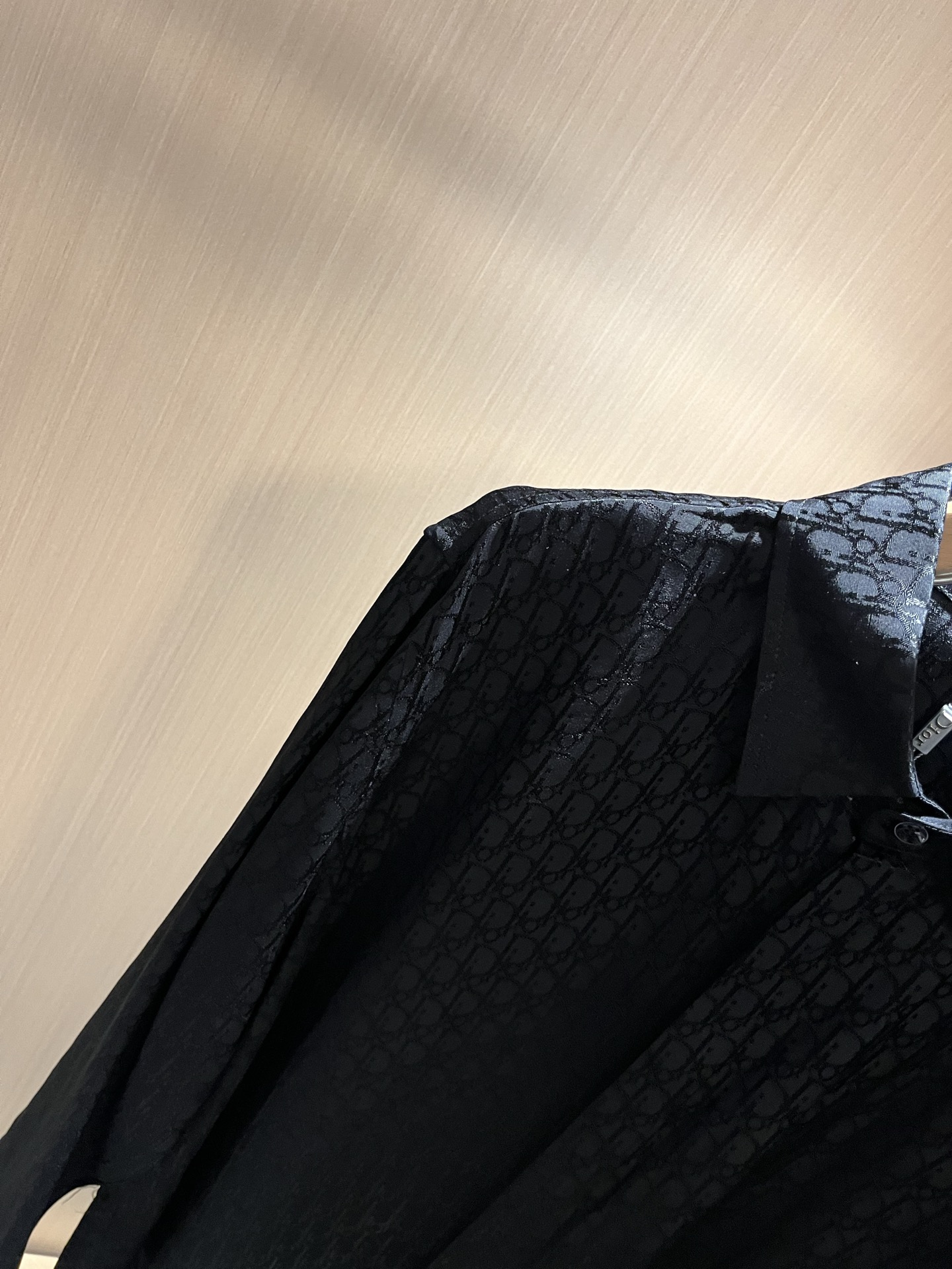  Dior 迪奥2025秋季新款男女同款👫衬衣，品牌最新设计元素！既不单调也不复杂,恰到好处的展现品味！