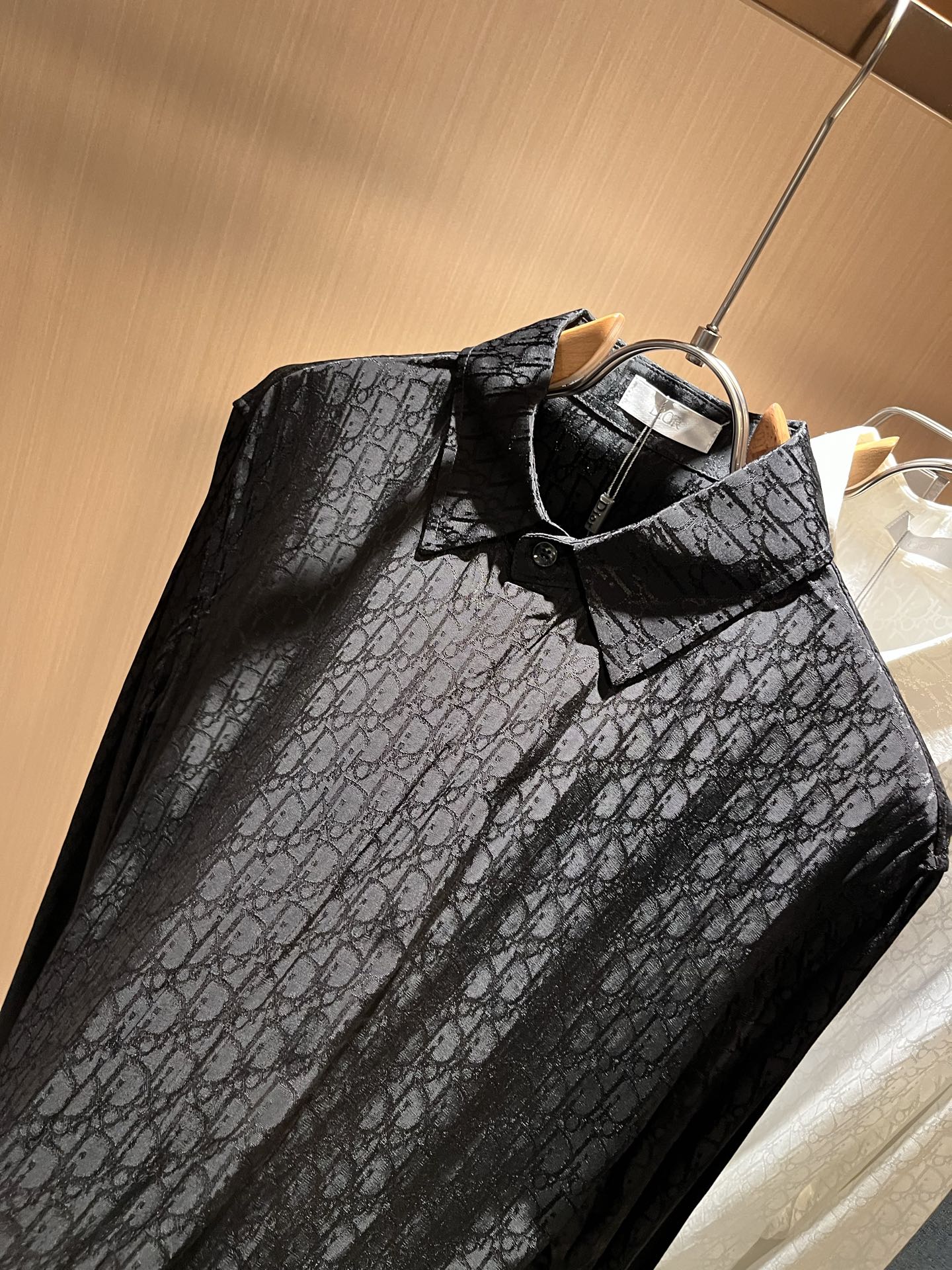  Dior 迪奥2025秋季新款男女同款👫衬衣，品牌最新设计元素！既不单调也不复杂,恰到好处的展现品味！