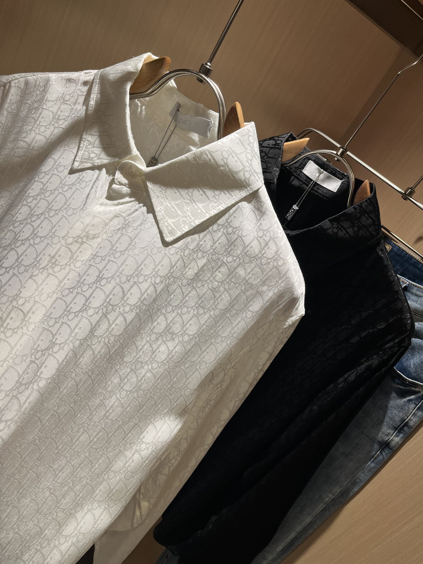  Dior 迪奥2025秋季新款男女同款👫衬衣，品牌最新设计元素！既不单调也不复杂,恰到好处的展现品味！