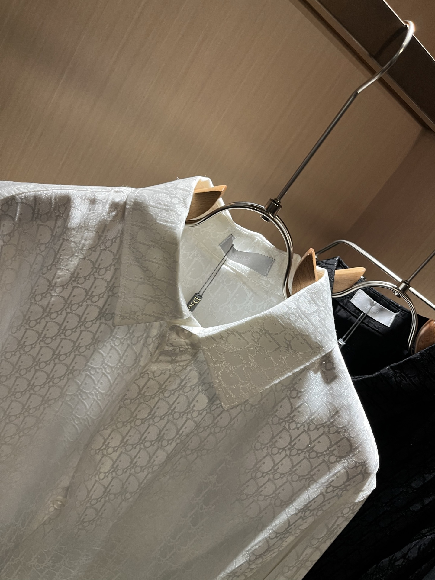  Dior 迪奥2025秋季新款男女同款👫衬衣，品牌最新设计元素！既不单调也不复杂,恰到好处的展现品味！