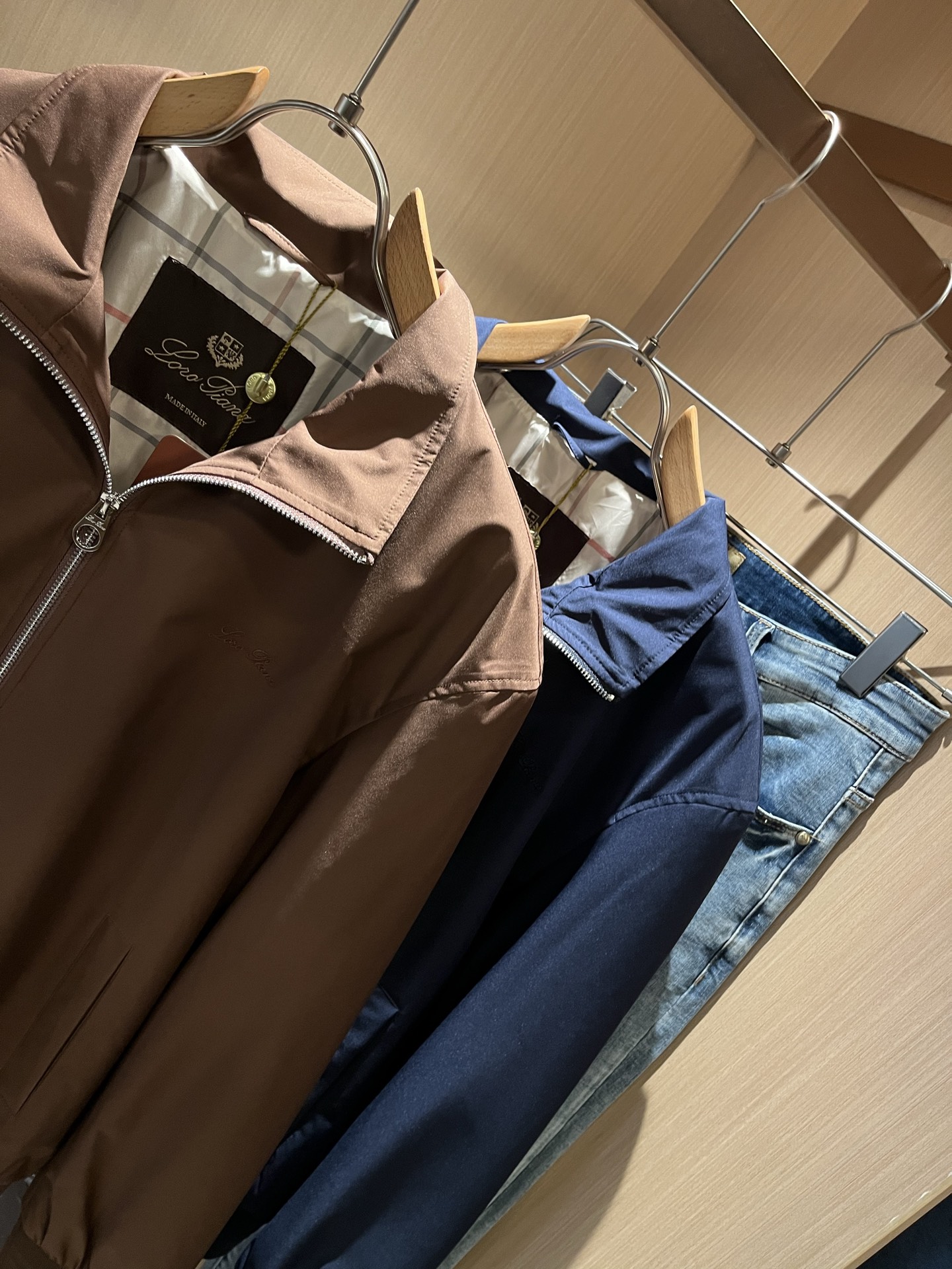  Loro Piana诺悠翩雅 2025秋冬新品男士休闲夹克外套，外贸公司订单！客供聚酯纤维材质，胸前刺