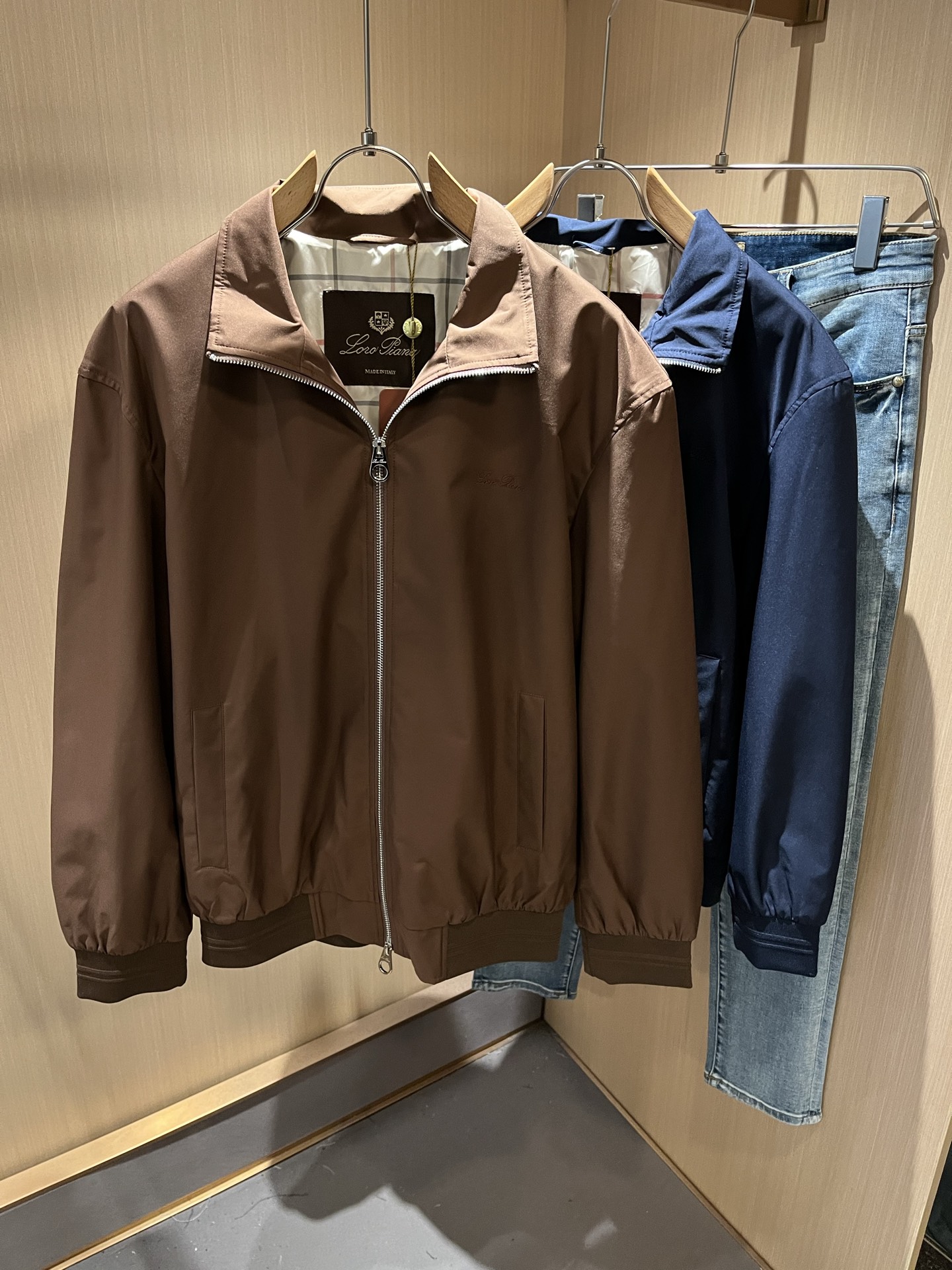  Loro Piana诺悠翩雅 2025秋冬新品男士休闲夹克外套，外贸公司订单！客供聚酯纤维材质，胸前刺