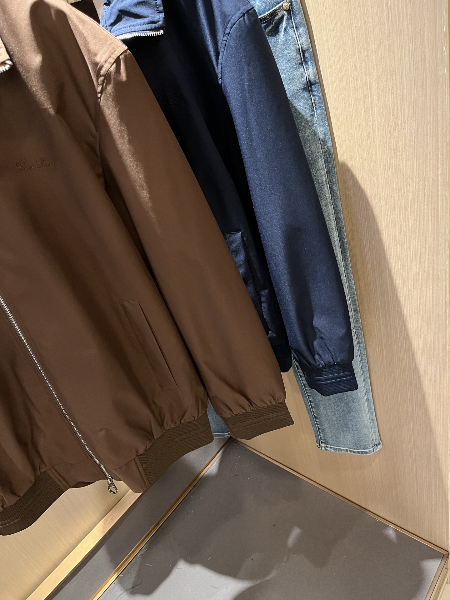  Loro Piana诺悠翩雅 2025秋冬新品男士休闲夹克外套，外贸公司订单！客供聚酯纤维材质，胸前刺