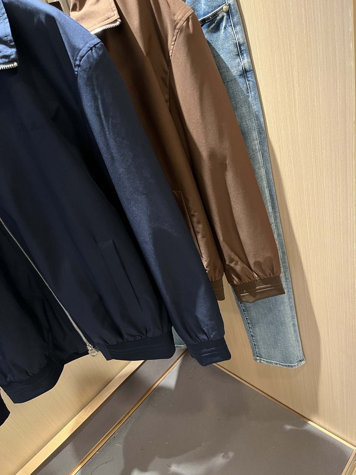  Loro Piana诺悠翩雅 2025秋冬新品男士休闲夹克外套，外贸公司订单！客供聚酯纤维材质，胸前刺