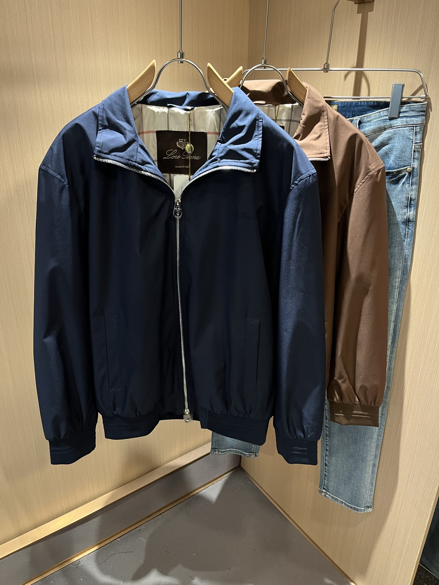  Loro Piana诺悠翩雅 2025秋冬新品男士休闲夹克外套，外贸公司订单！客供聚酯纤维材质，胸前刺