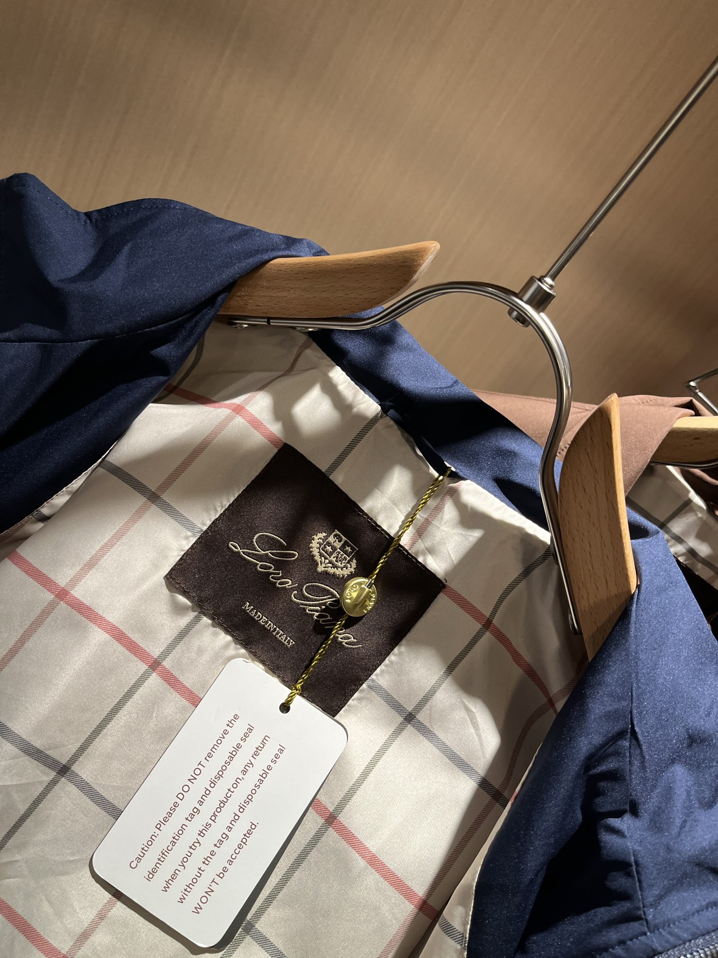  Loro Piana诺悠翩雅 2025秋冬新品男士休闲夹克外套，外贸公司订单！客供聚酯纤维材质，胸前刺