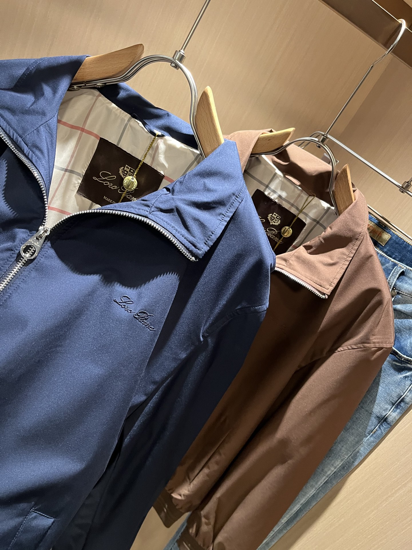  Loro Piana诺悠翩雅 2025秋冬新品男士休闲夹克外套，外贸公司订单！客供聚酯纤维材质，胸前刺