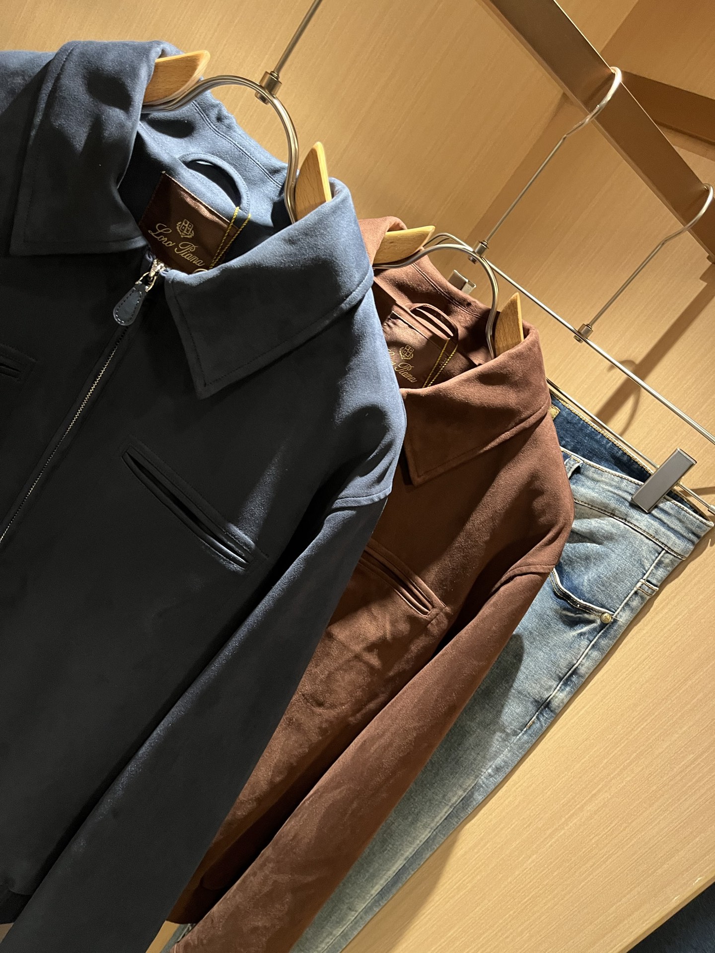  Loro Piana诺悠翩雅 2025秋冬新品男士休闲夹克外套，外贸公司订单！客供仿鹿绒材质，经典的专