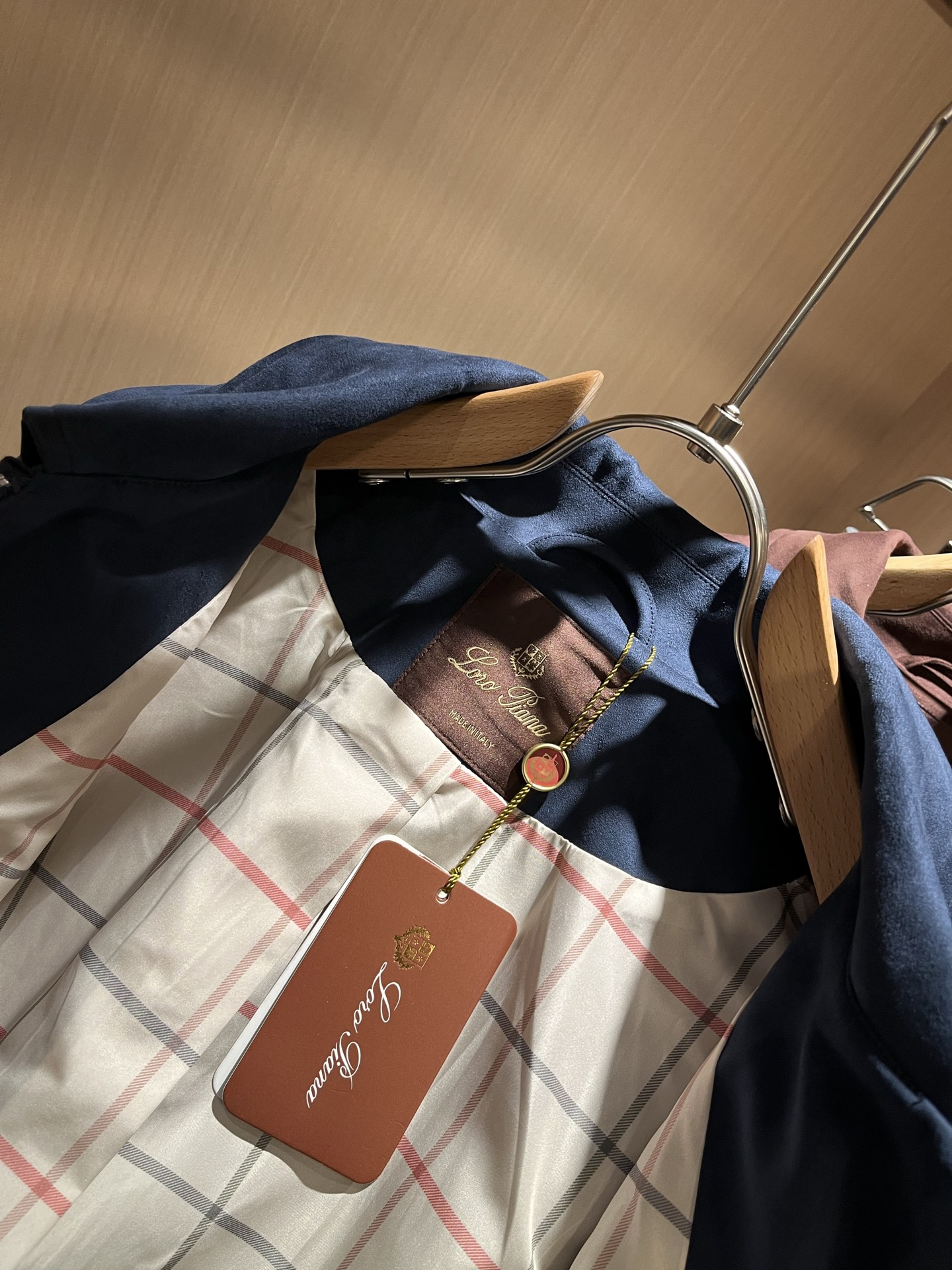  Loro Piana诺悠翩雅 2025秋冬新品男士休闲夹克外套，外贸公司订单！客供仿鹿绒材质，经典的专