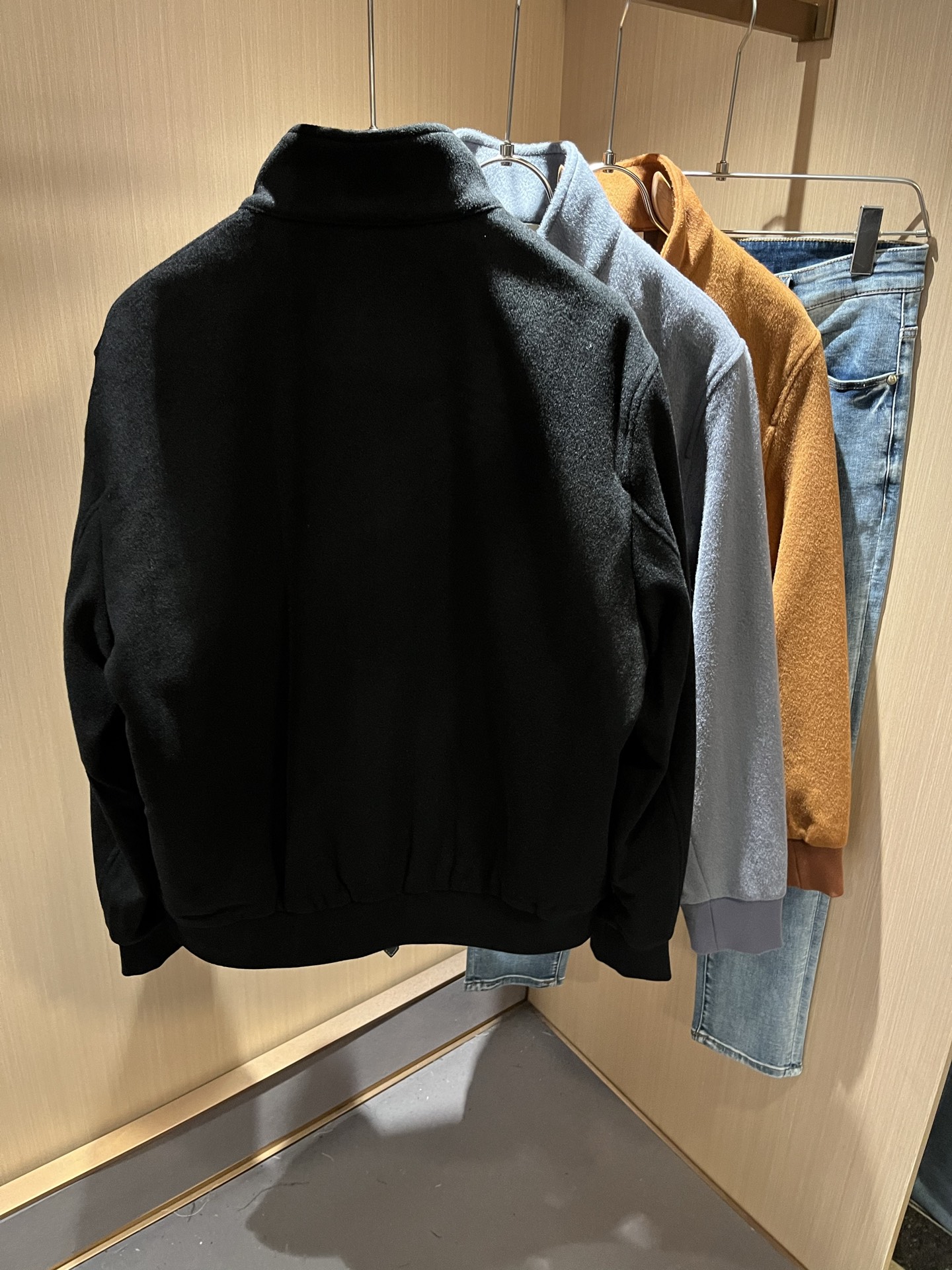  BURBER*Y巴*莉2025秋冬新品夹克外套重磅来袭，定制羊毛呢子面料制作而成，高端户外运动休闲系列