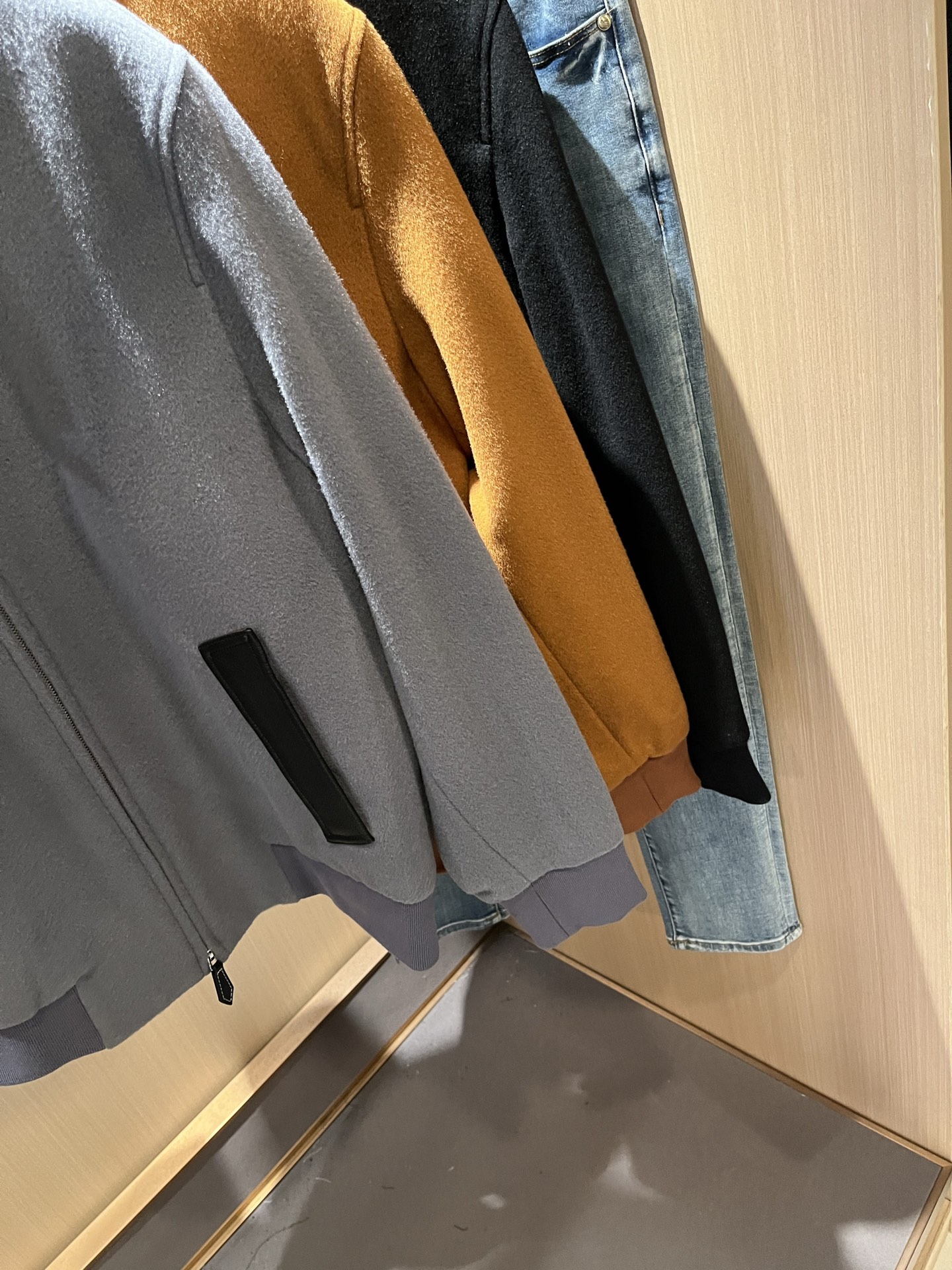  BURBER*Y巴*莉2025秋冬新品夹克外套重磅来袭，定制羊毛呢子面料制作而成，高端户外运动休闲系列