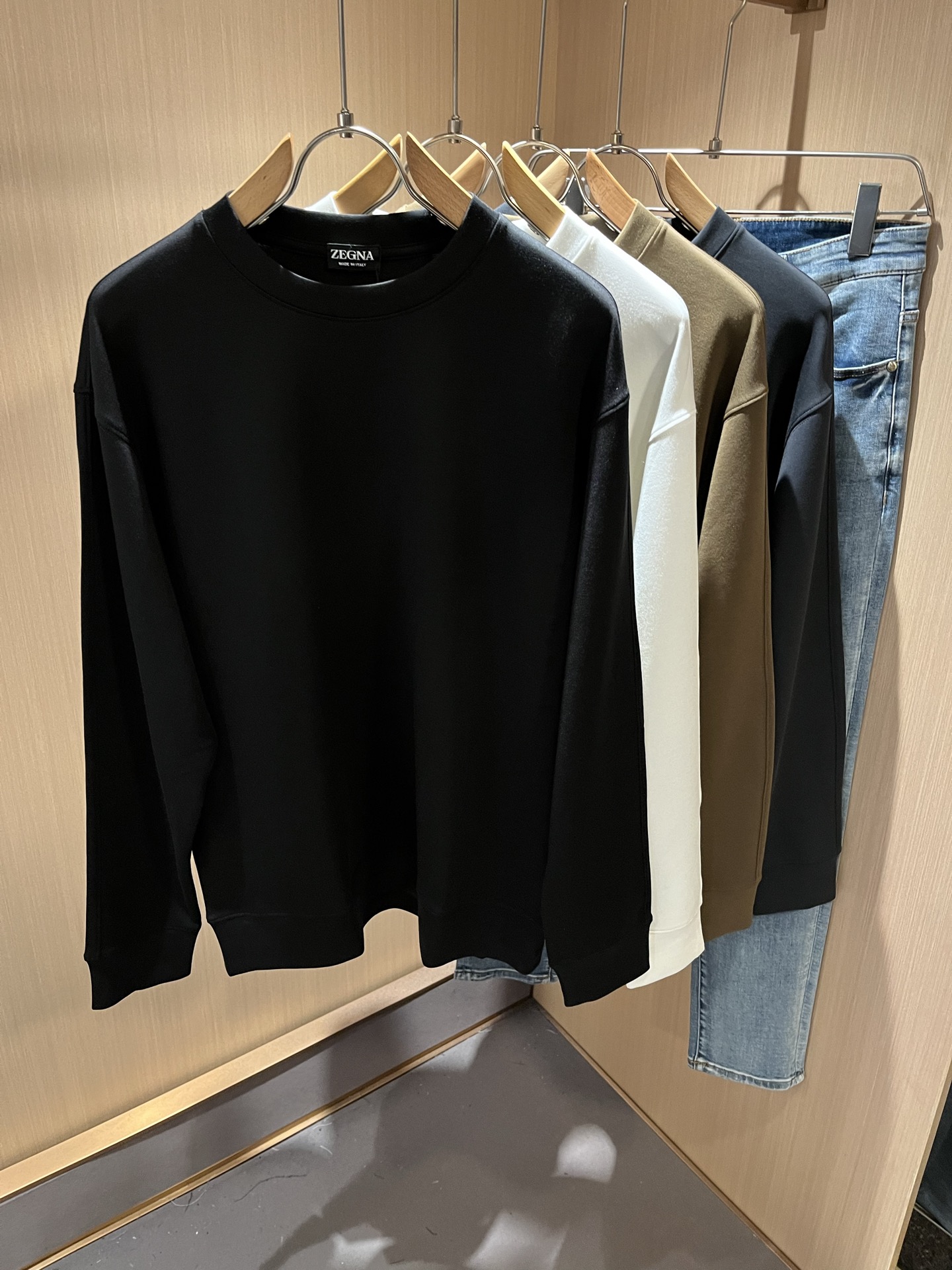  Ermenegildo Zeg*a杰*亚 2025秋冬新款男士休闲卫衣，压轴的渠道货出现了！！柜台同步