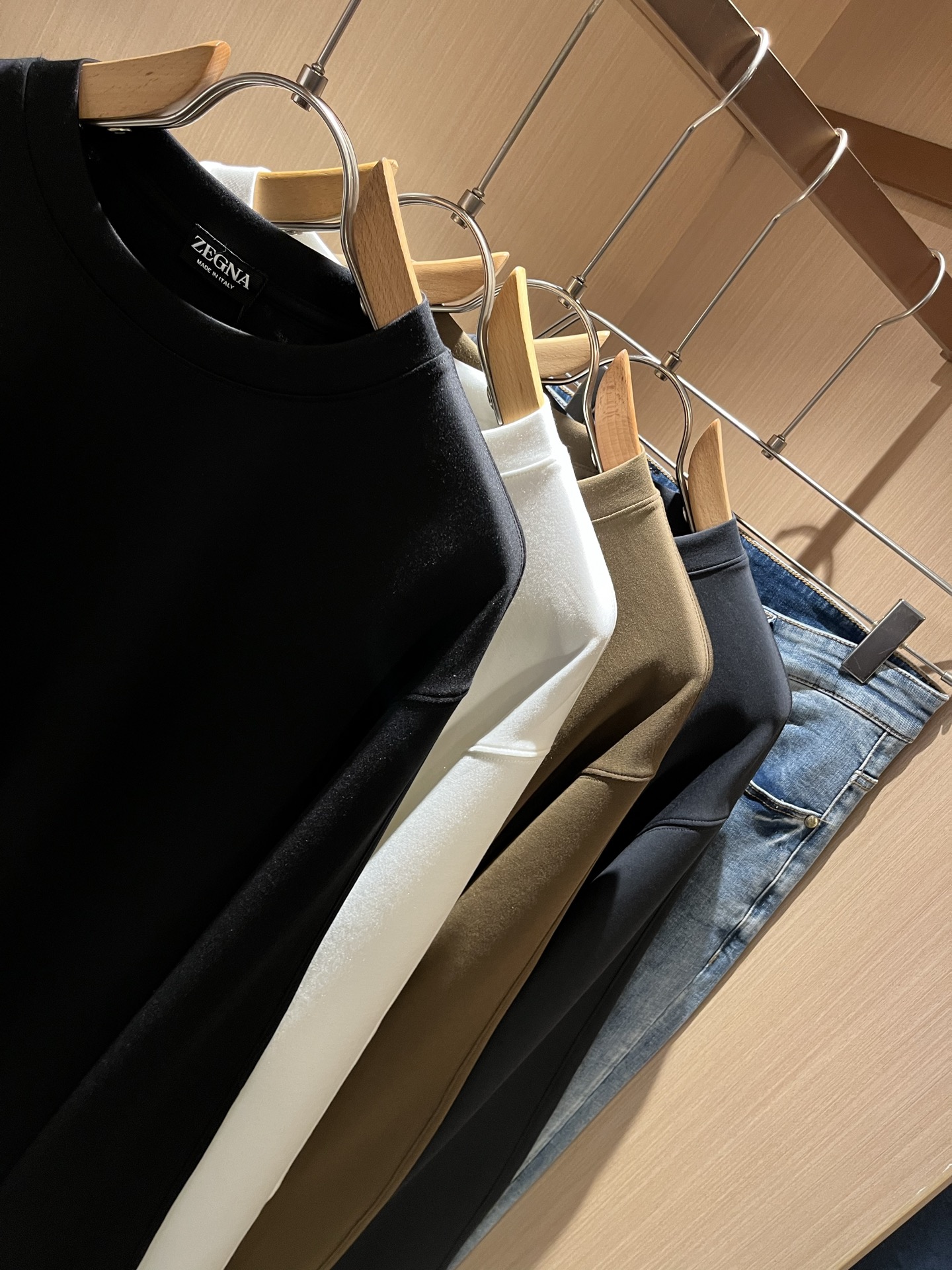  Ermenegildo Zeg*a杰*亚 2025秋冬新款男士休闲卫衣，压轴的渠道货出现了！！柜台同步