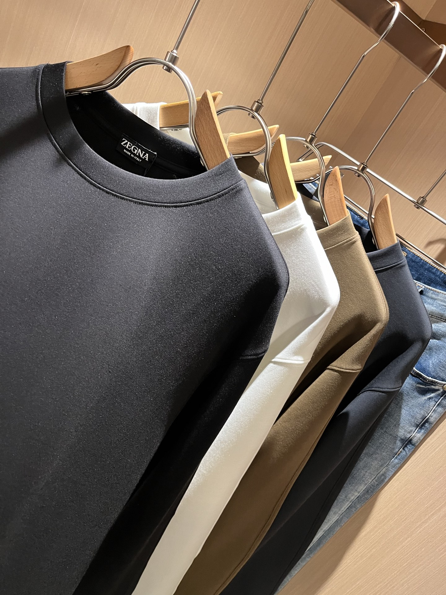  Ermenegildo Zeg*a杰*亚 2025秋冬新款男士休闲卫衣，压轴的渠道货出现了！！柜台同步