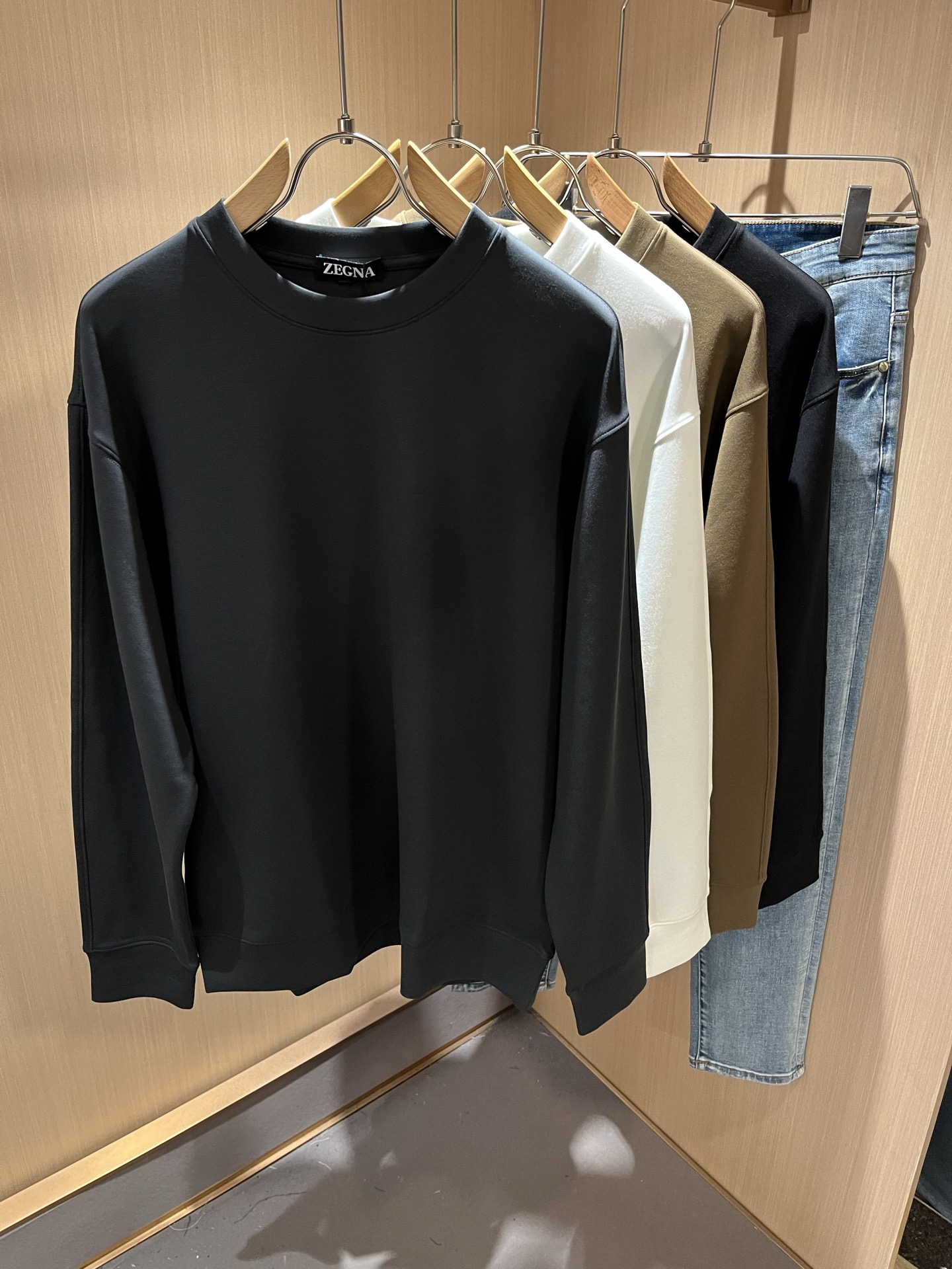  Ermenegildo Zeg*a杰*亚 2025秋冬新款男士休闲卫衣，压轴的渠道货出现了！！柜台同步