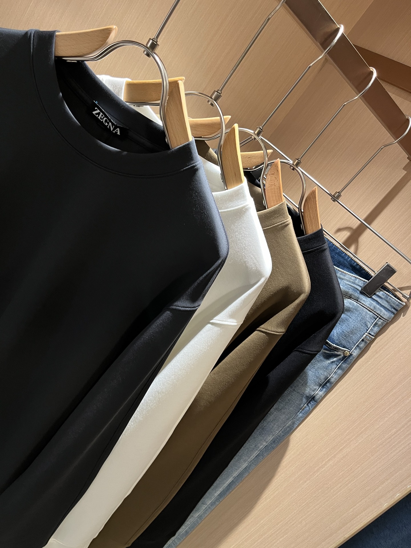  Ermenegildo Zeg*a杰*亚 2025秋冬新款男士休闲卫衣，压轴的渠道货出现了！！柜台同步