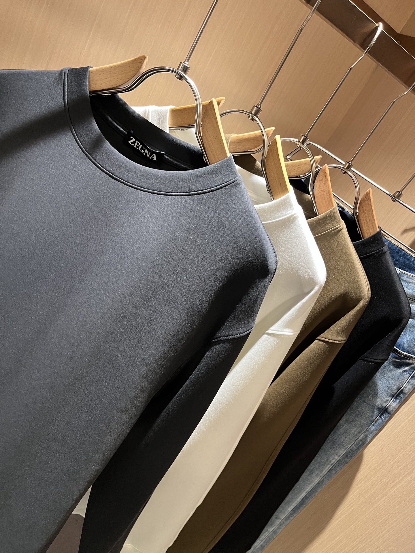  Ermenegildo Zeg*a杰*亚 2025秋冬新款男士休闲卫衣，压轴的渠道货出现了！！柜台同步