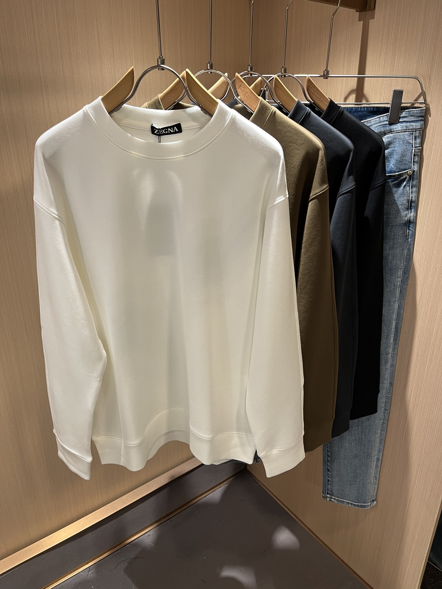  Ermenegildo Zeg*a杰*亚 2025秋冬新款男士休闲卫衣，压轴的渠道货出现了！！柜台同步