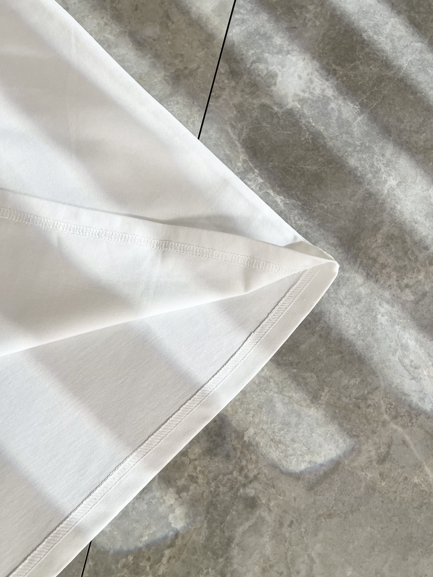  Her*mes爱*仕2025春夏新款男女同款👫短袖T恤，全新升级百搭基础款，低调奢华，品格之选！甄选优