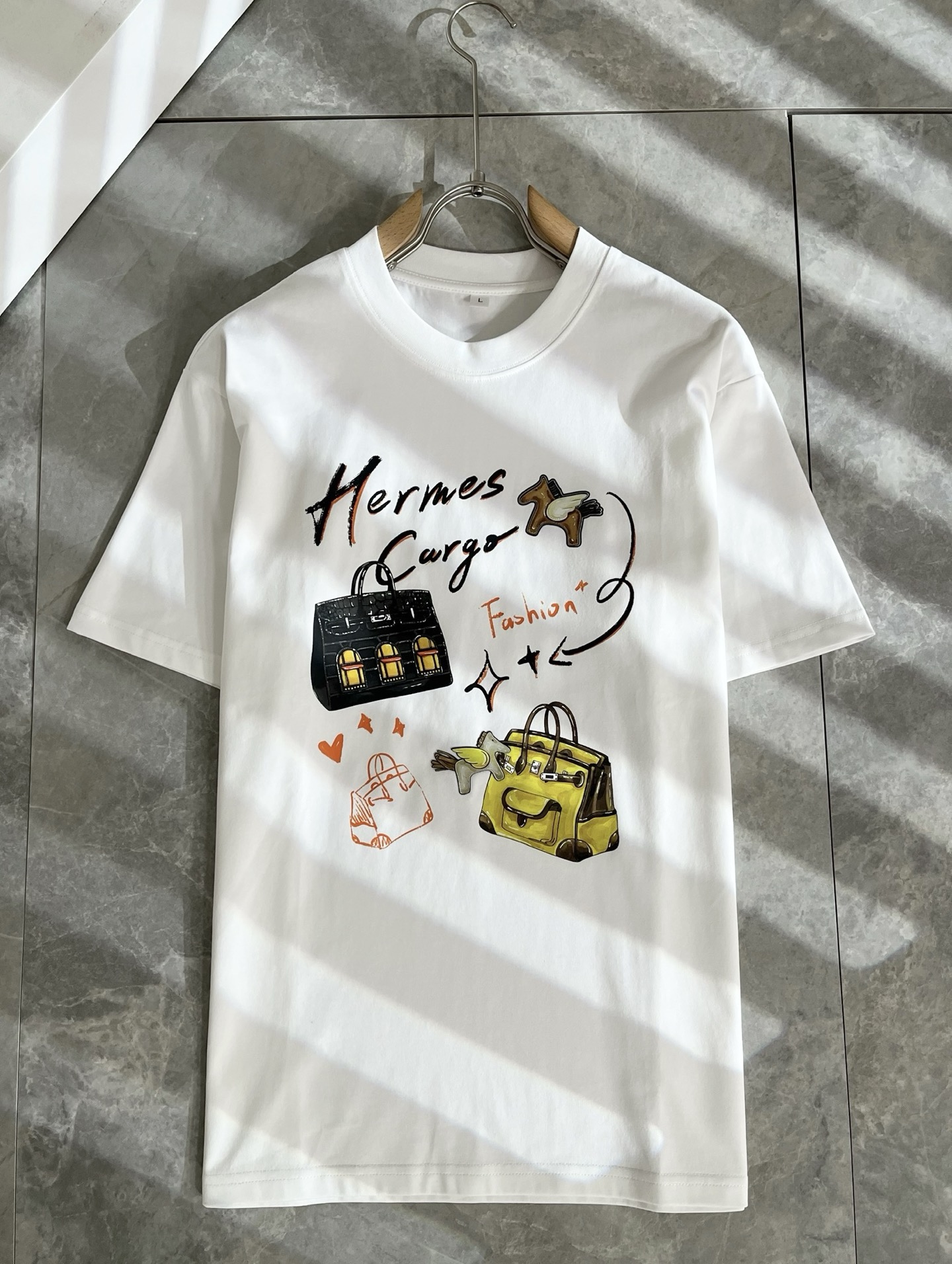  Her*mes爱*仕2025春夏新款男女同款👫短袖T恤，全新升级百搭基础款，低调奢华，品格之选！甄选优