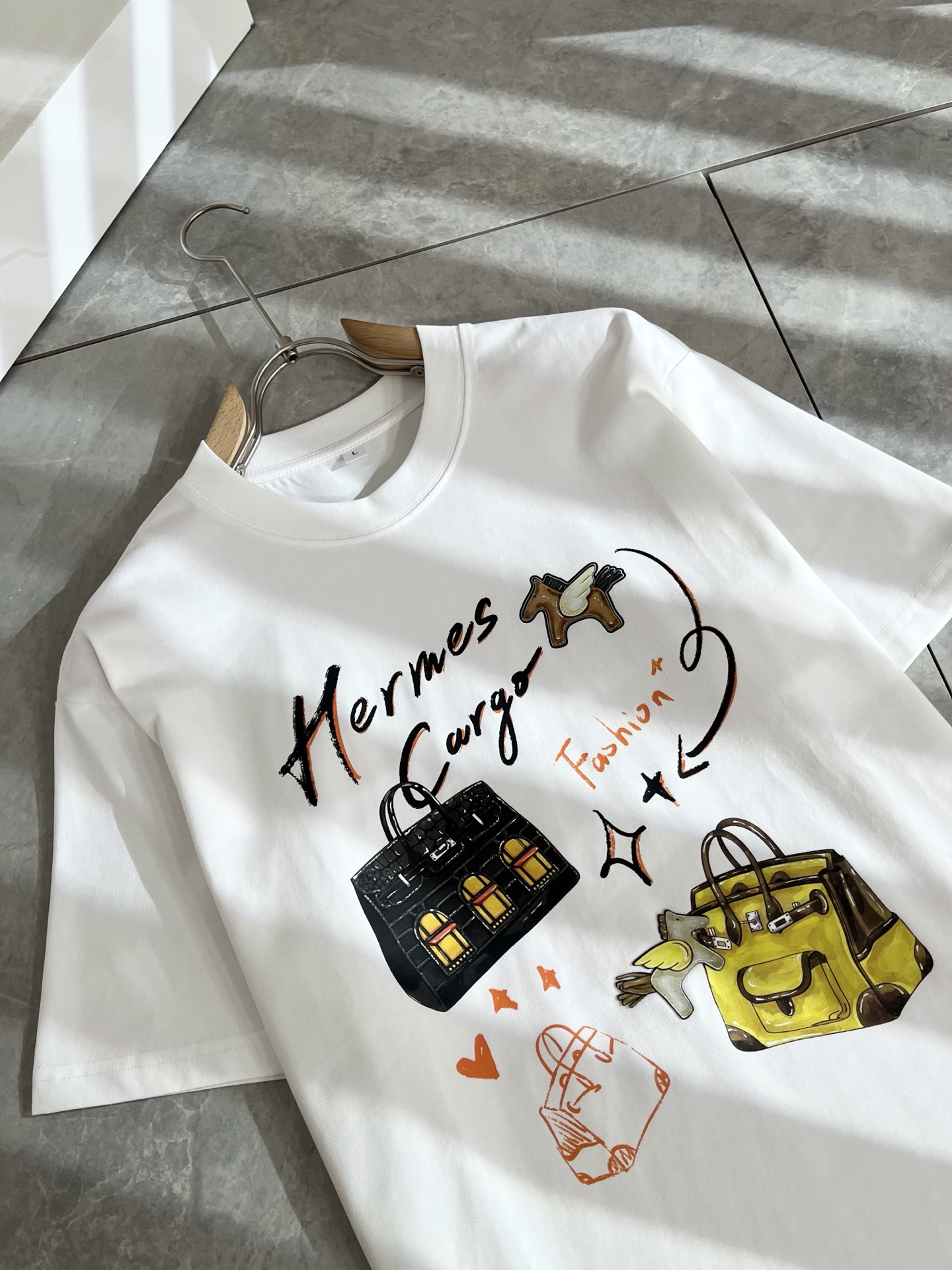  Her*mes爱*仕2025春夏新款男女同款👫短袖T恤，全新升级百搭基础款，低调奢华，品格之选！甄选优