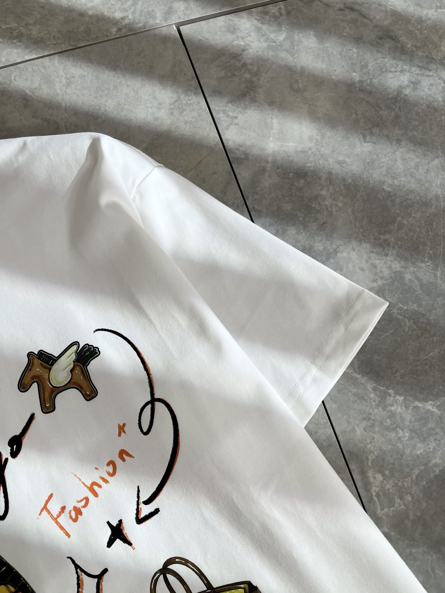  Her*mes爱*仕2025春夏新款男女同款👫短袖T恤，全新升级百搭基础款，低调奢华，品格之选！甄选优