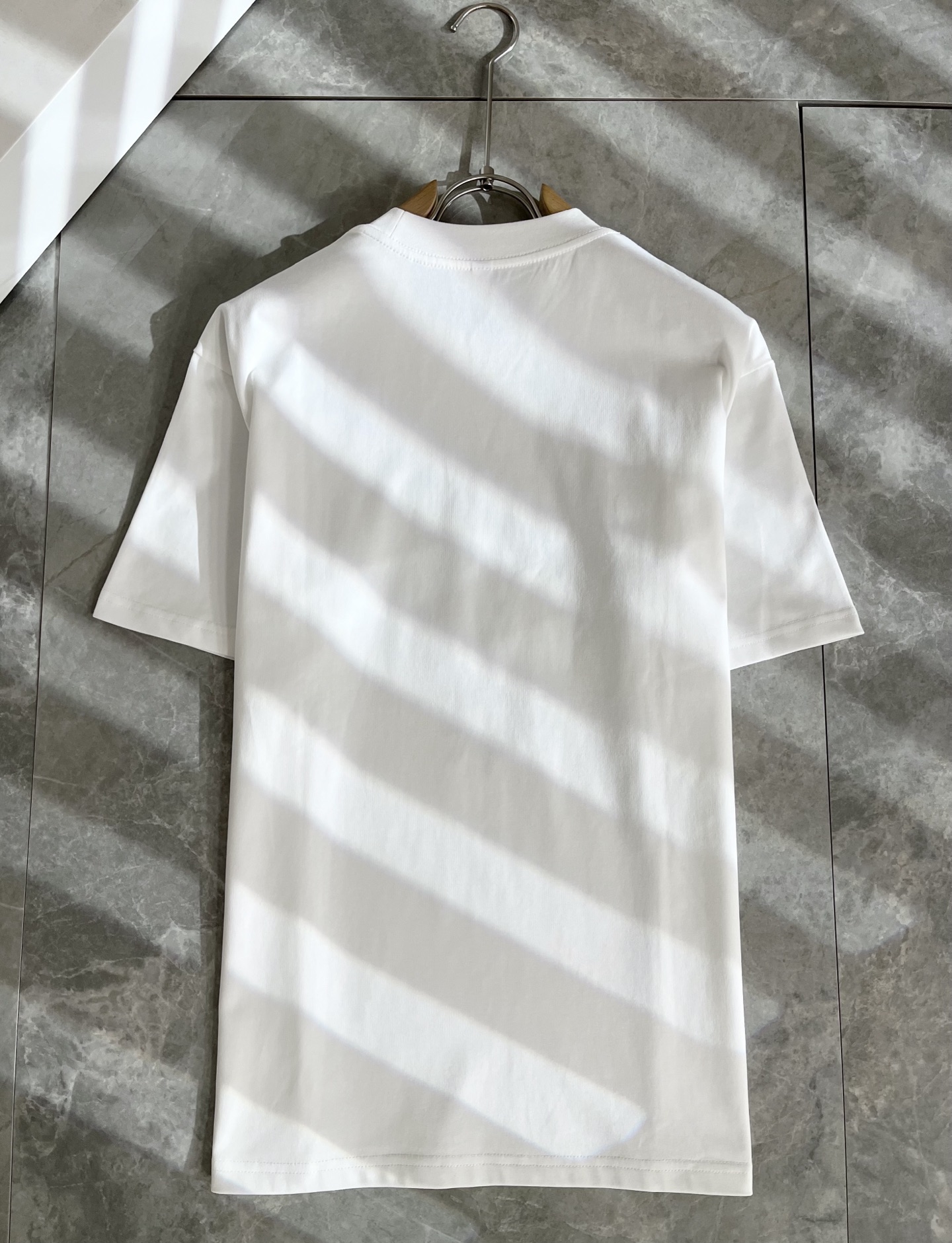  Her*mes爱*仕2025春夏新款男女同款👫短袖T恤，全新升级百搭基础款，低调奢华，品格之选！甄选优