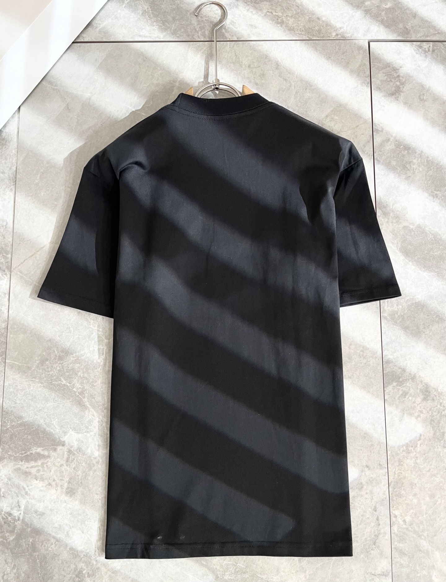  Her*mes爱*仕2025春夏新款男女同款👫短袖T恤，全新升级百搭基础款，低调奢华，品格之选！甄选优