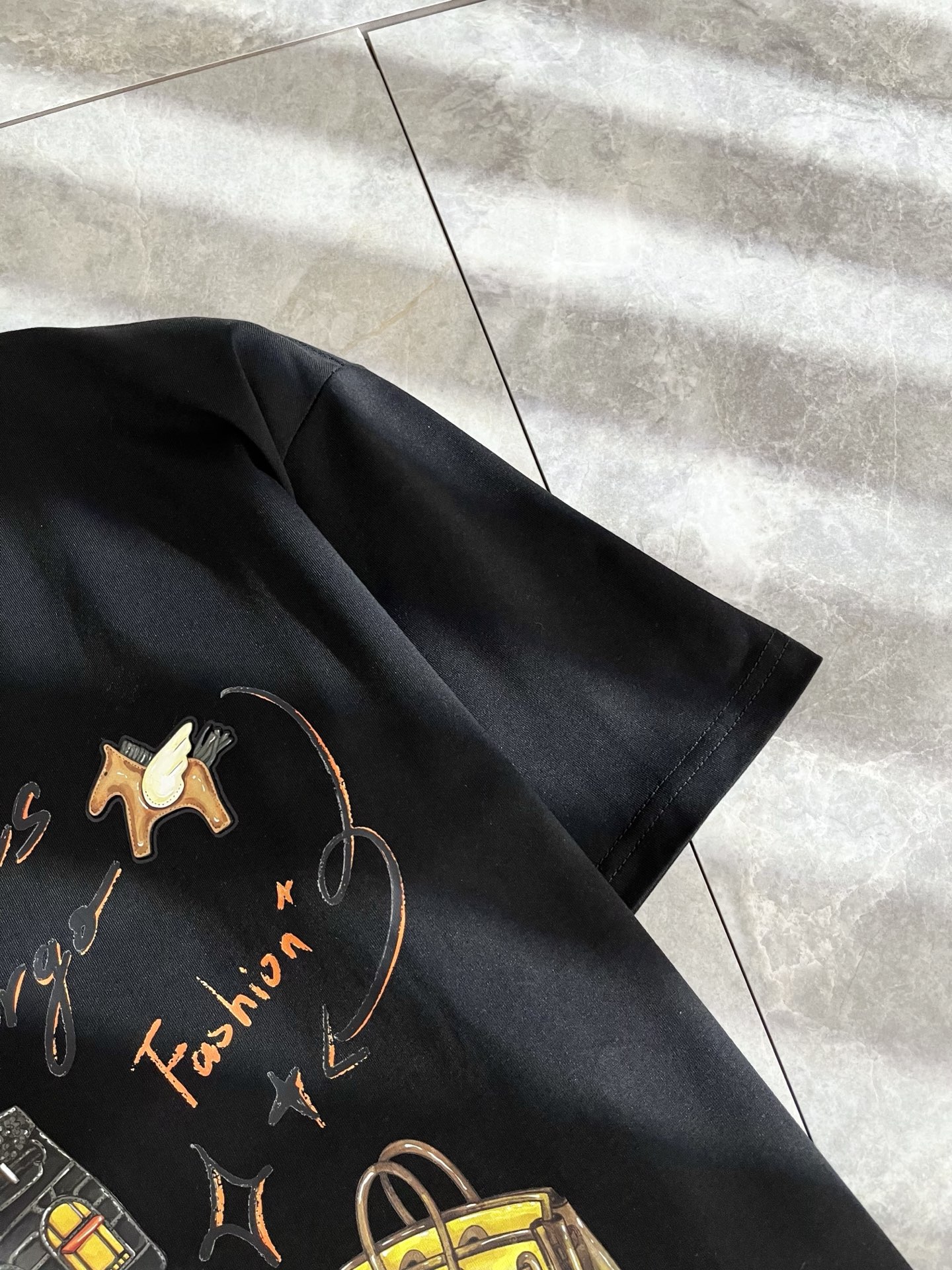  Her*mes爱*仕2025春夏新款男女同款👫短袖T恤，全新升级百搭基础款，低调奢华，品格之选！甄选优