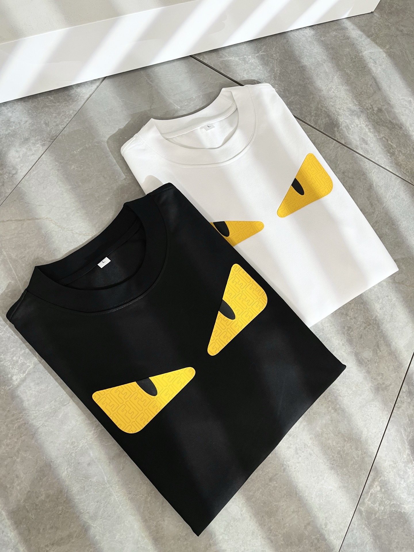   FEN*I 芬*迪2025春夏新款FD家族FF男女同款👫打底衫，男女同款👫百搭极简短袖。意大利原厂订