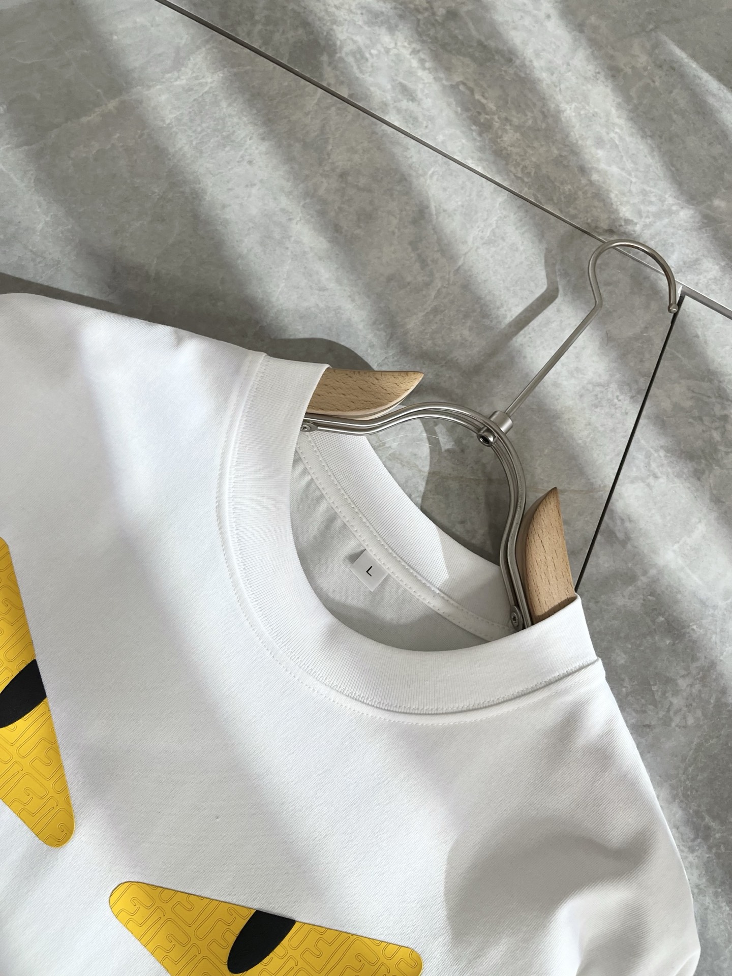   FEN*I 芬*迪2025春夏新款FD家族FF男女同款👫打底衫，男女同款👫百搭极简短袖。意大利原厂订