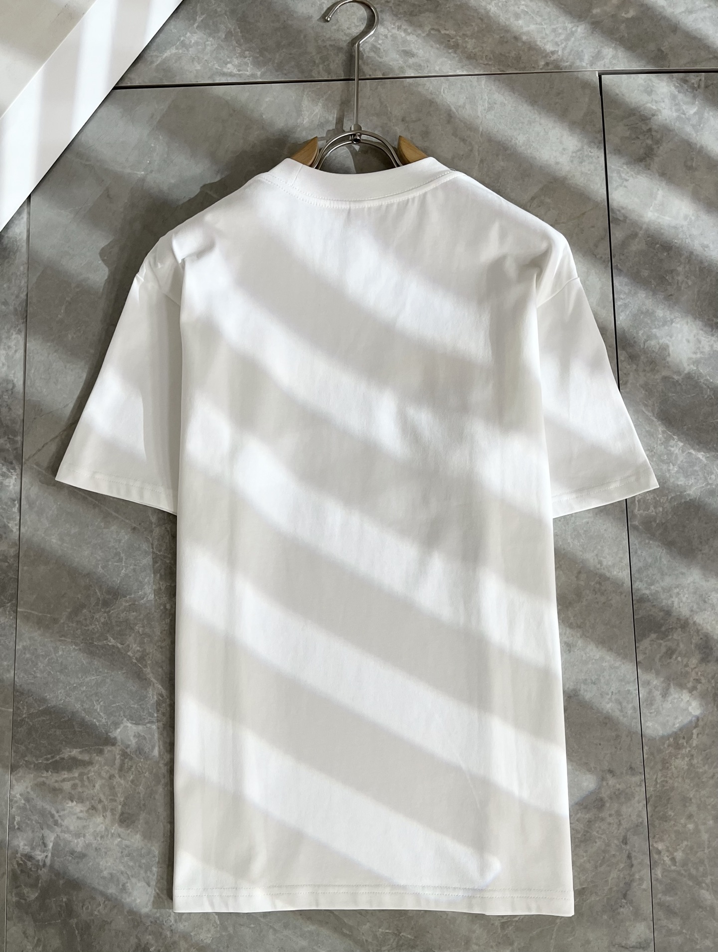   FEN*I 芬*迪2025春夏新款FD家族FF男女同款👫打底衫，男女同款👫百搭极简短袖。意大利原厂订