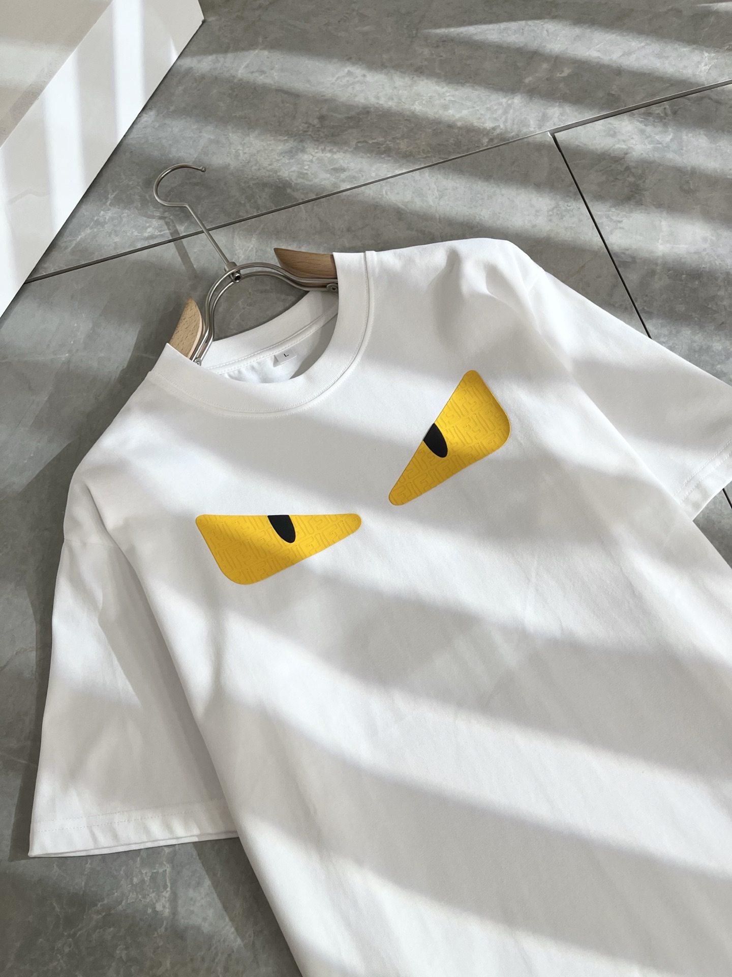   FEN*I 芬*迪2025春夏新款FD家族FF男女同款👫打底衫，男女同款👫百搭极简短袖。意大利原厂订