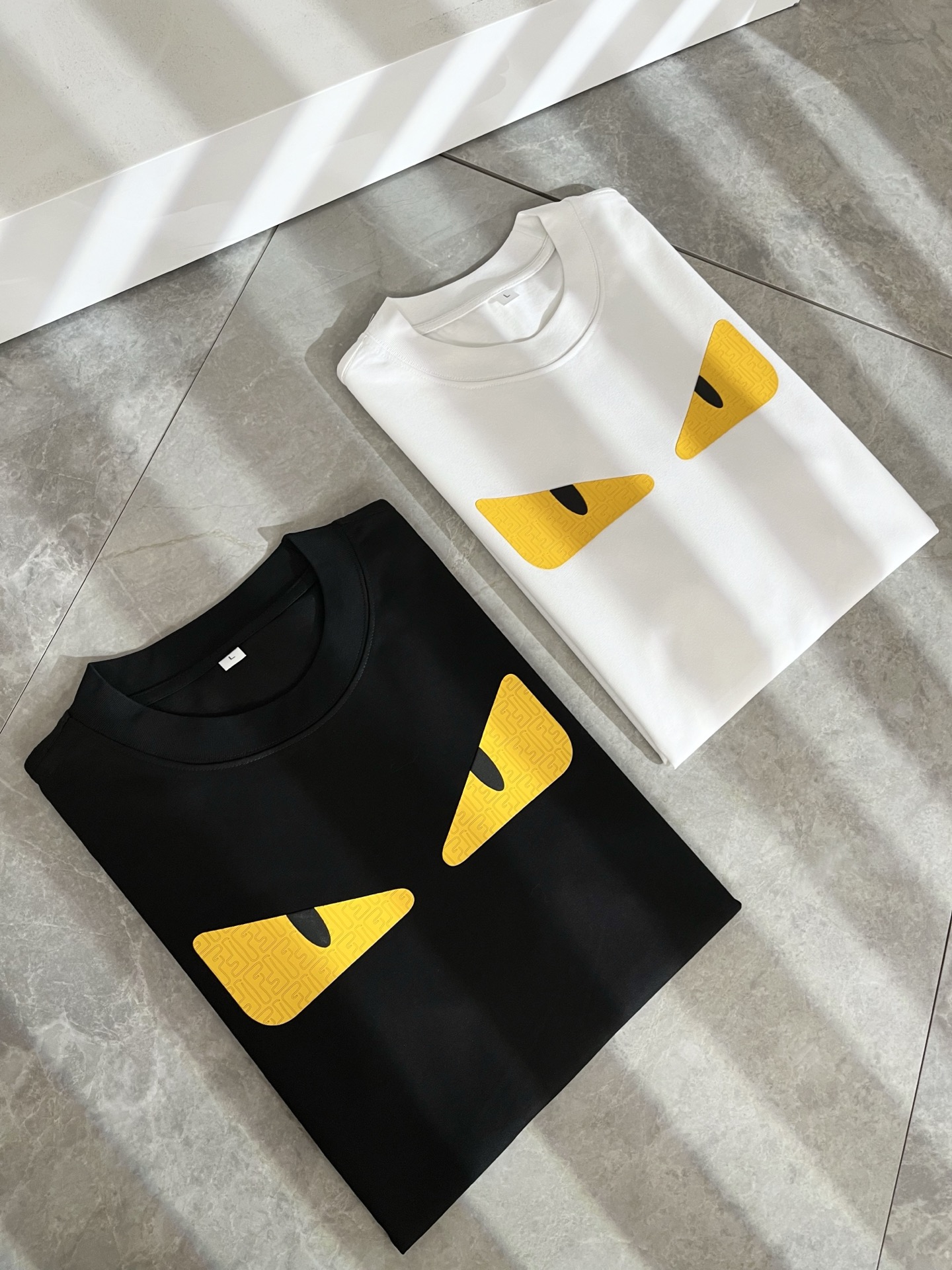   FEN*I 芬*迪2025春夏新款FD家族FF男女同款👫打底衫，男女同款👫百搭极简短袖。意大利原厂订