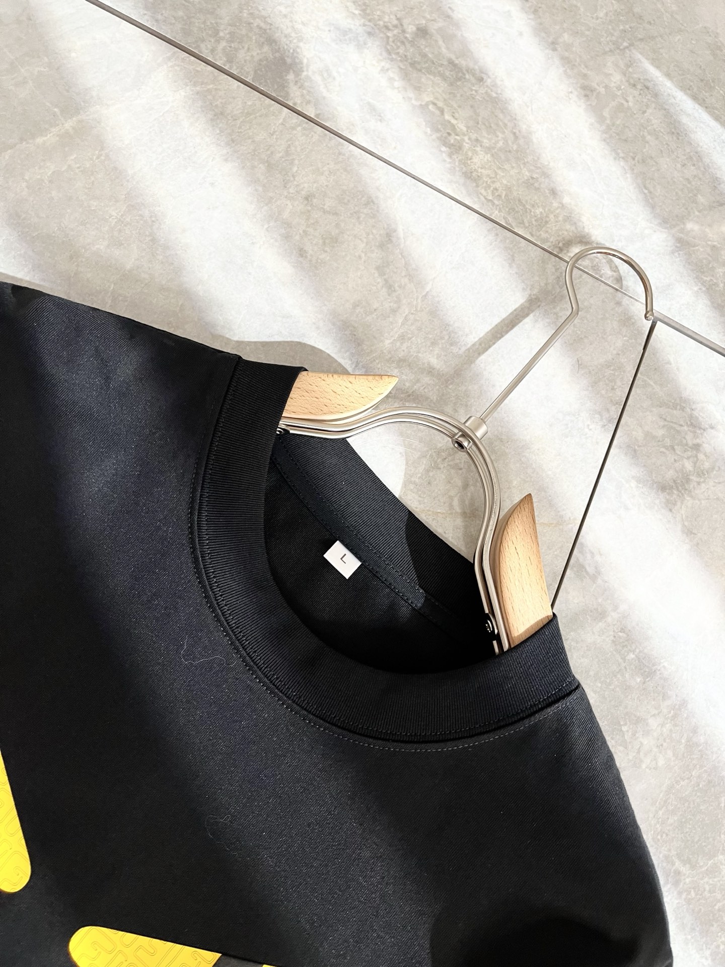   FEN*I 芬*迪2025春夏新款FD家族FF男女同款👫打底衫，男女同款👫百搭极简短袖。意大利原厂订