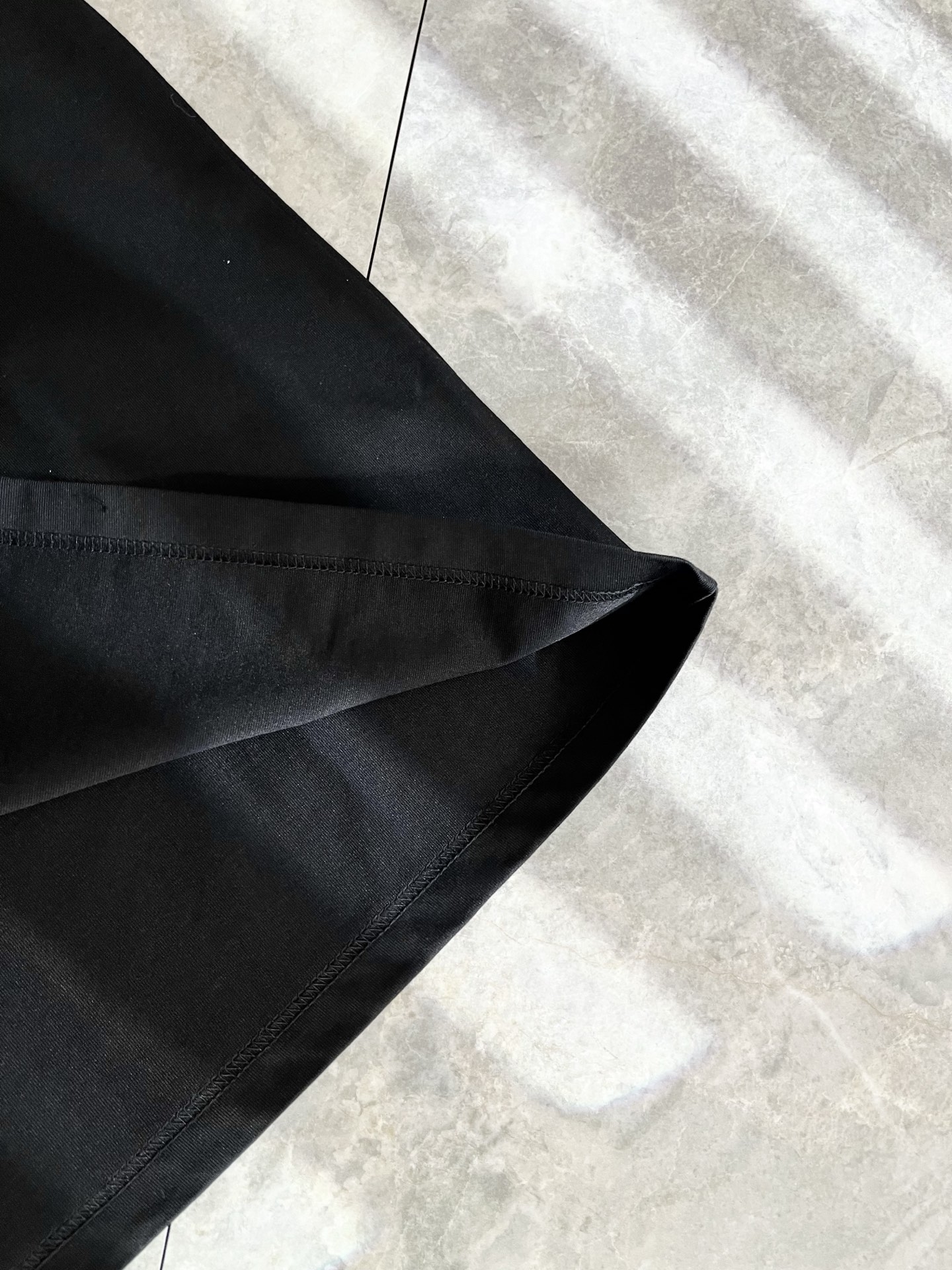   FEN*I 芬*迪2025春夏新款FD家族FF男女同款👫打底衫，男女同款👫百搭极简短袖。意大利原厂订