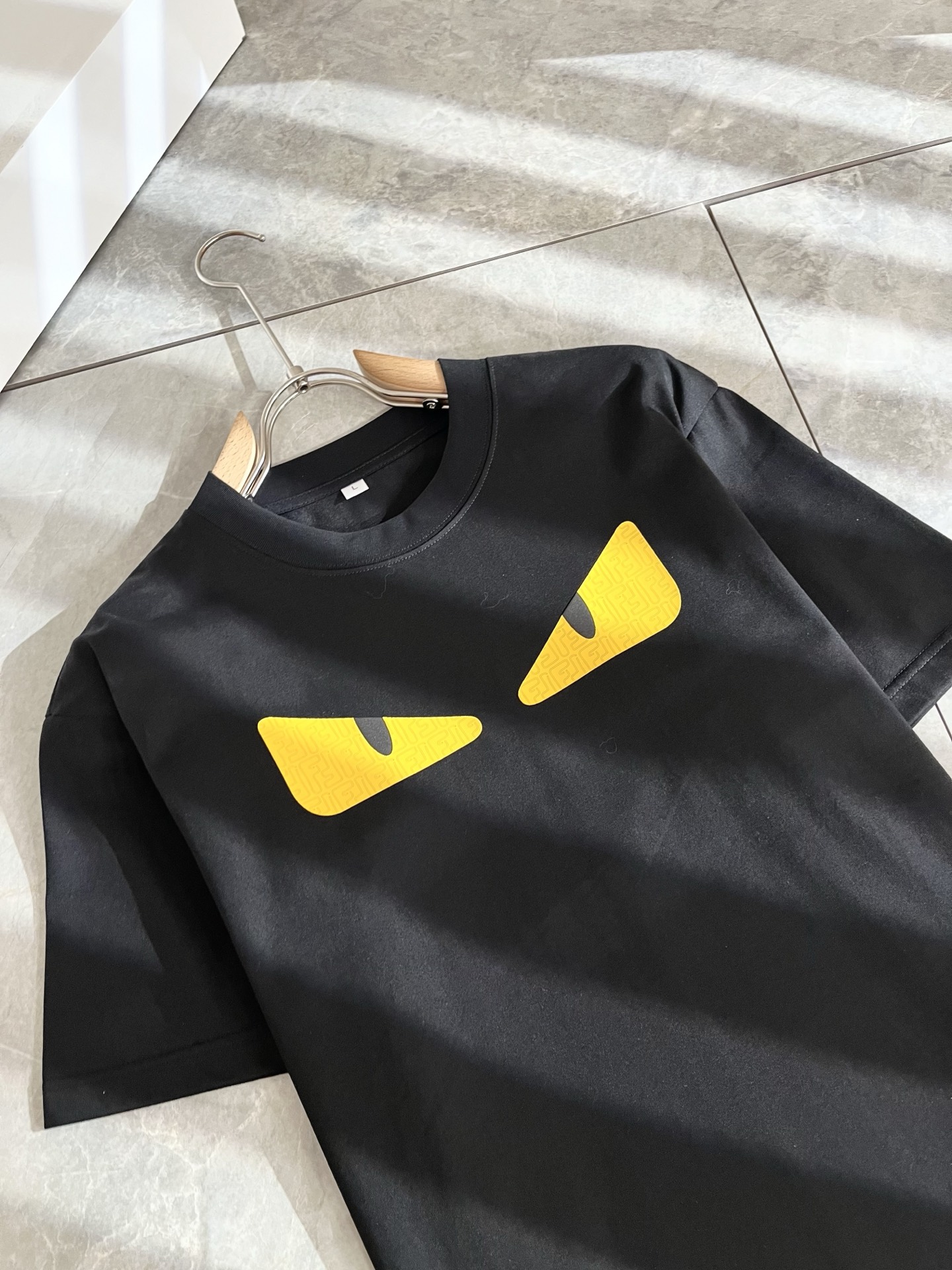   FEN*I 芬*迪2025春夏新款FD家族FF男女同款👫打底衫，男女同款👫百搭极简短袖。意大利原厂订