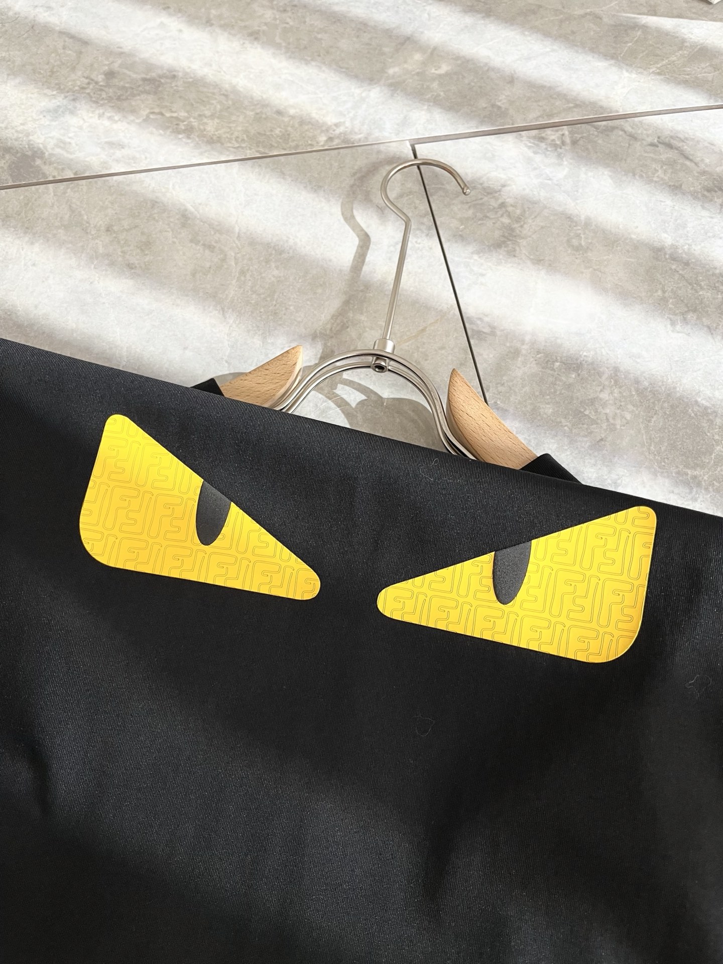   FEN*I 芬*迪2025春夏新款FD家族FF男女同款👫打底衫，男女同款👫百搭极简短袖。意大利原厂订