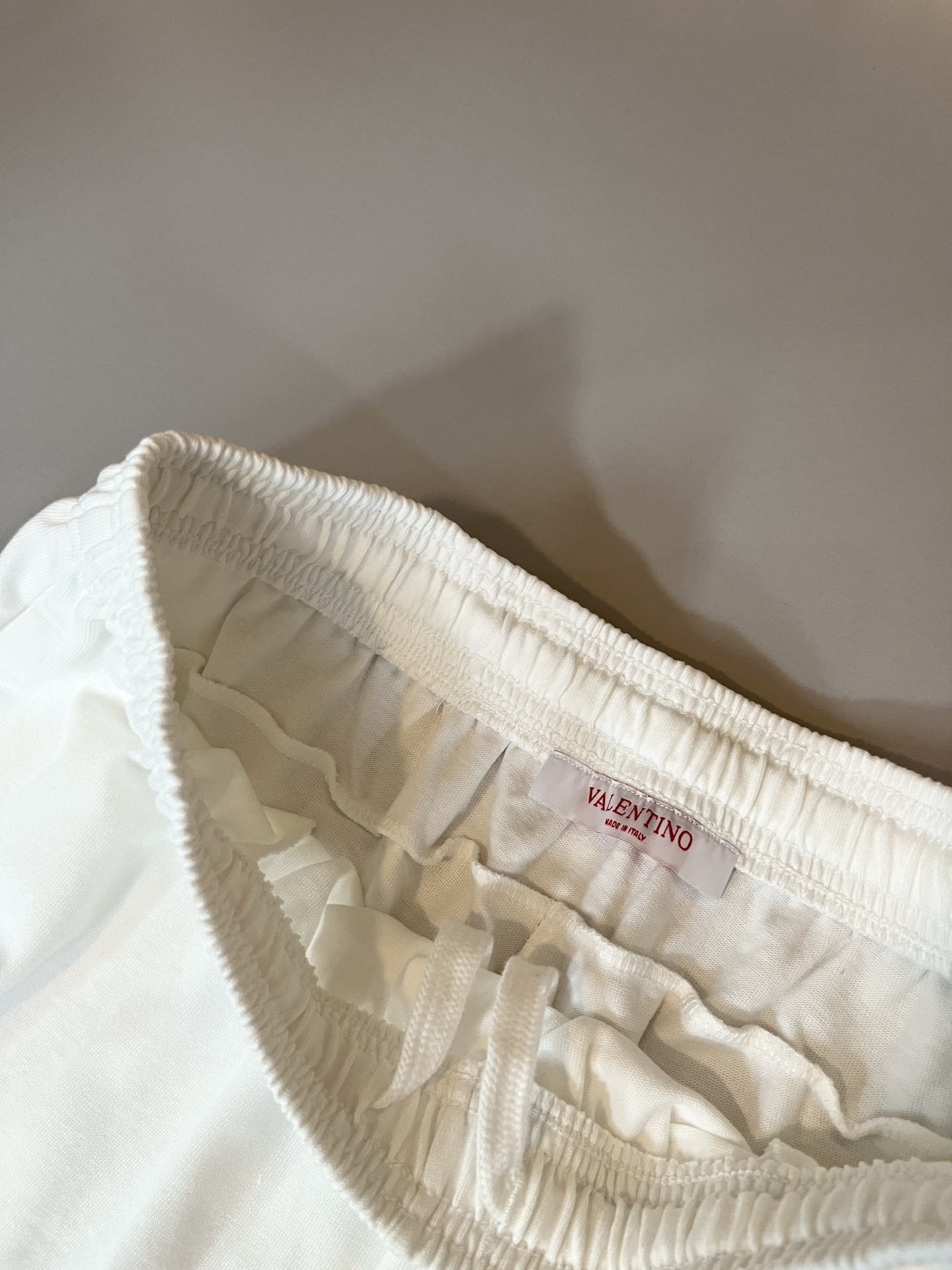  VALENTI*O华伦*奴～柜台款、2025春夏新款休闲套装，胸前logo压胶设计！简单时尚而年轻，百