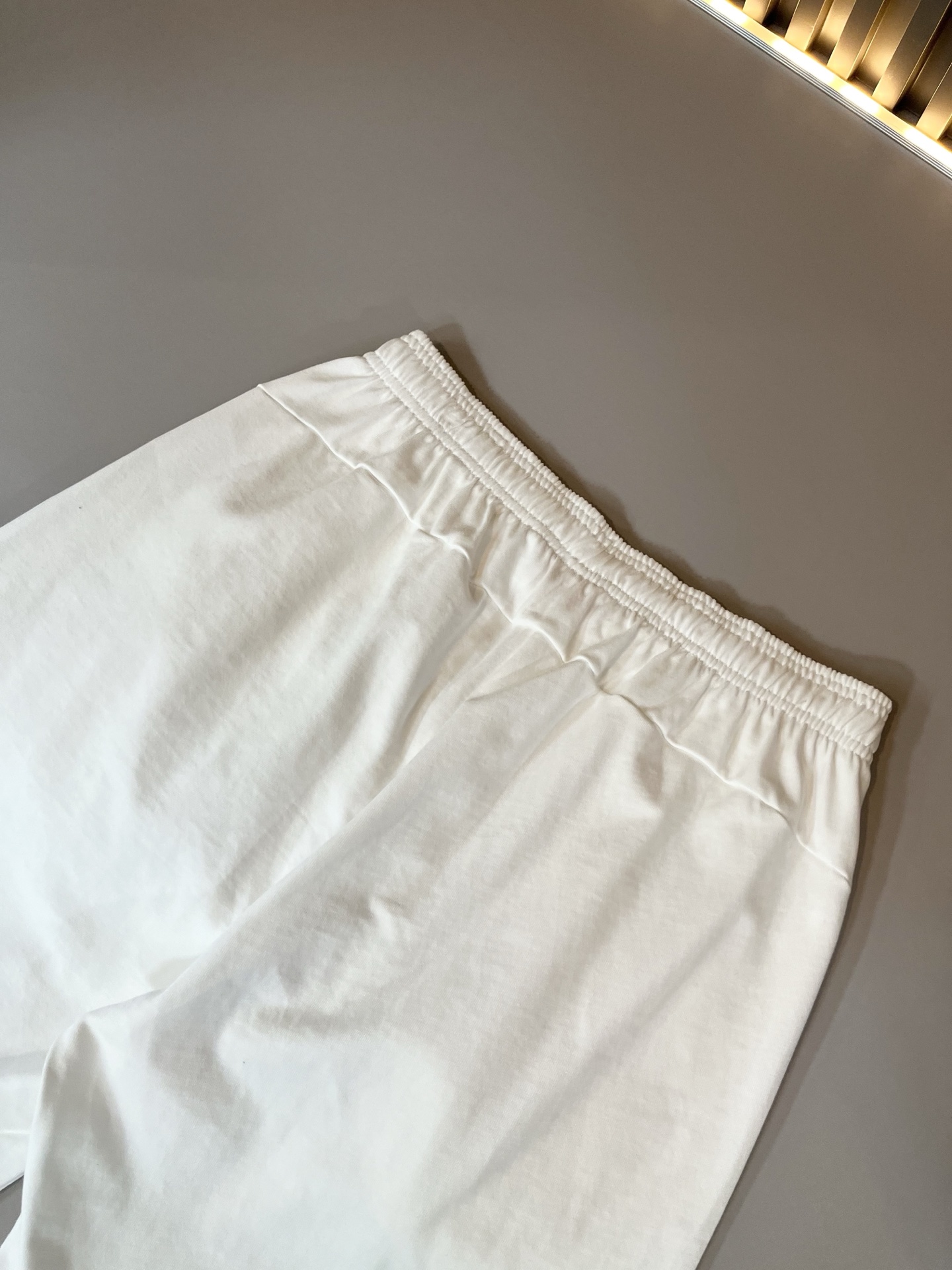  VALENTI*O华伦*奴～柜台款、2025春夏新款休闲套装，胸前logo压胶设计！简单时尚而年轻，百