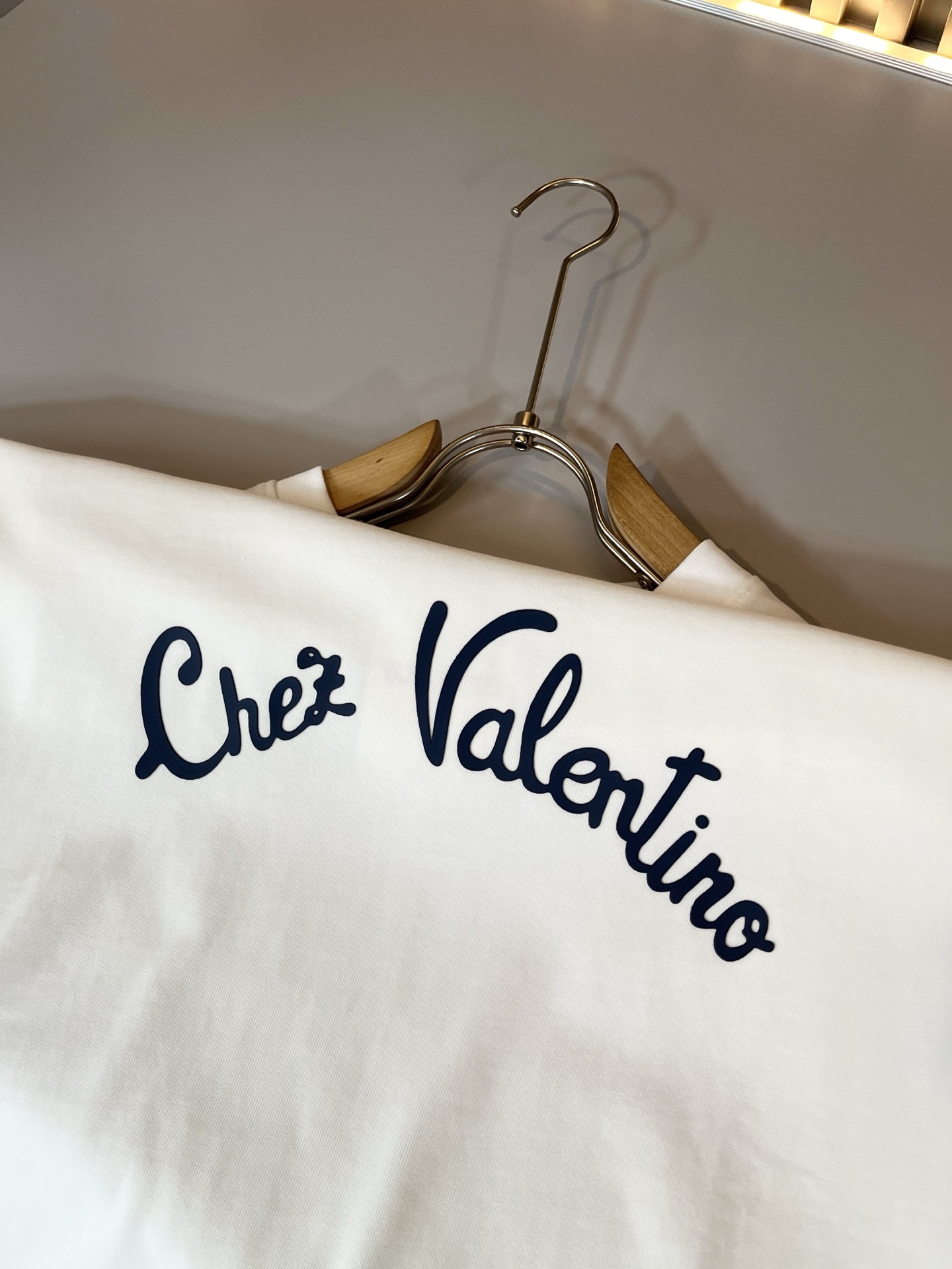  VALENTI*O华伦*奴～柜台款、2025春夏新款休闲套装，胸前logo压胶设计！简单时尚而年轻，百