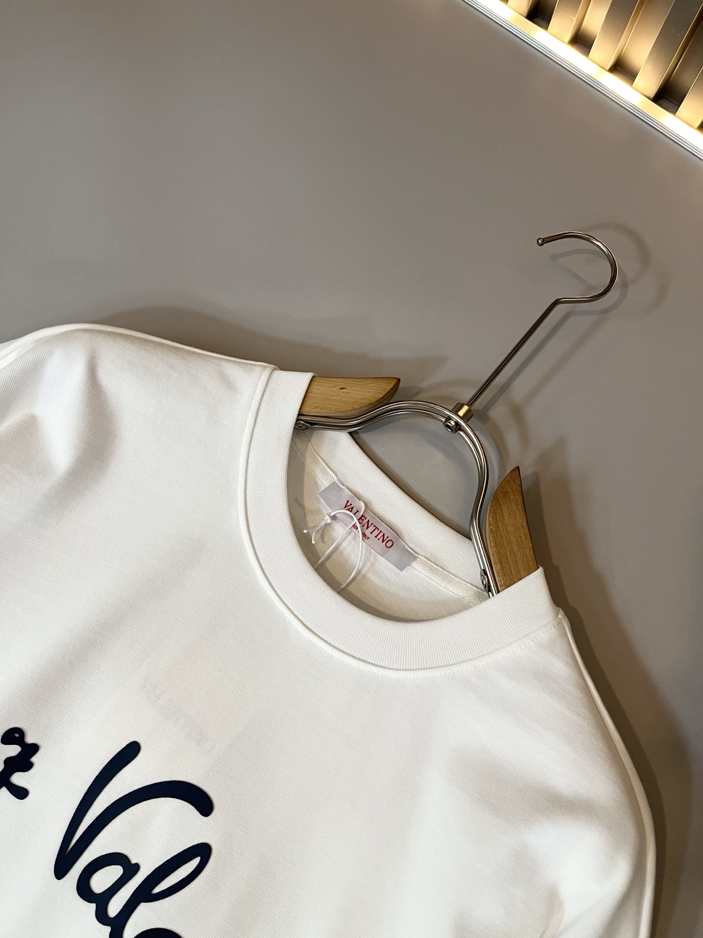  VALENTI*O华伦*奴～柜台款、2025春夏新款休闲套装，胸前logo压胶设计！简单时尚而年轻，百