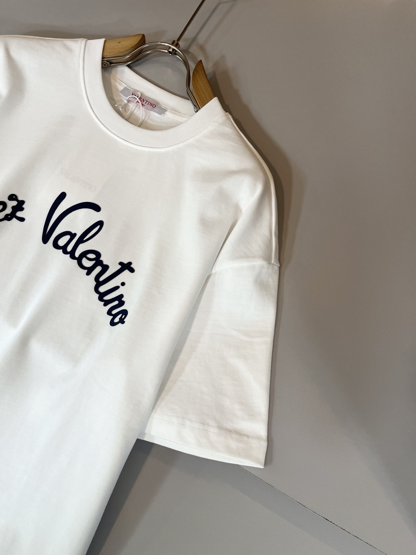  VALENTI*O华伦*奴～柜台款、2025春夏新款休闲套装，胸前logo压胶设计！简单时尚而年轻，百